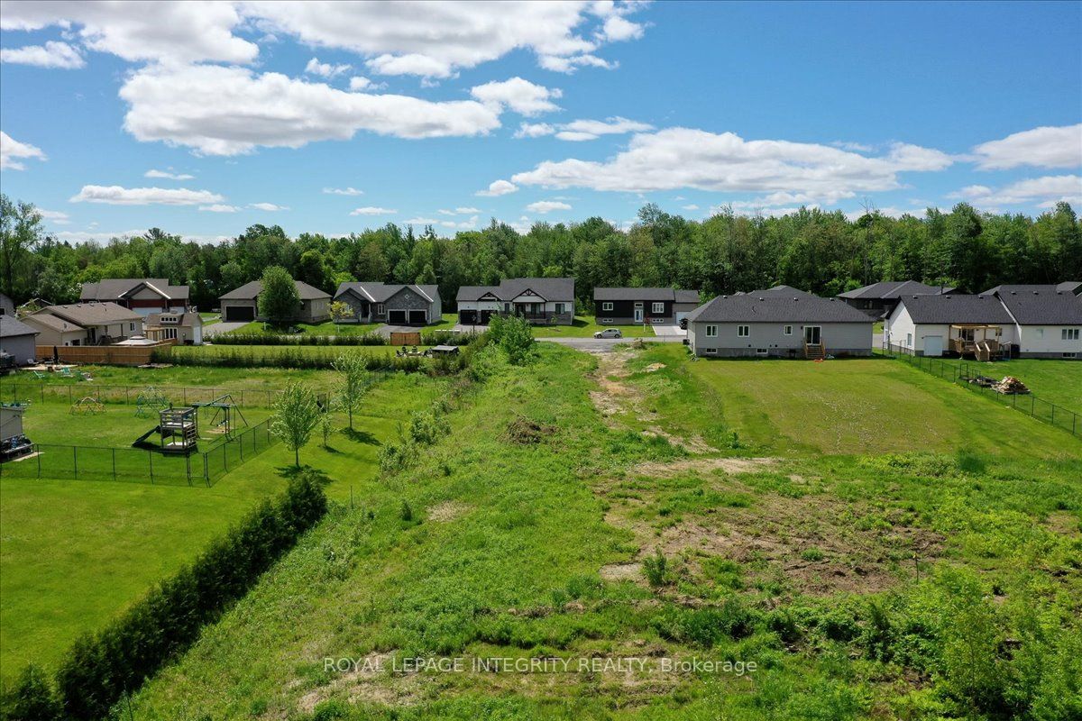 237 Roxanne Street Property Photo 7