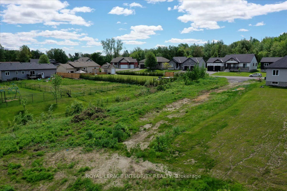 237 Roxanne Street Property Photo 9