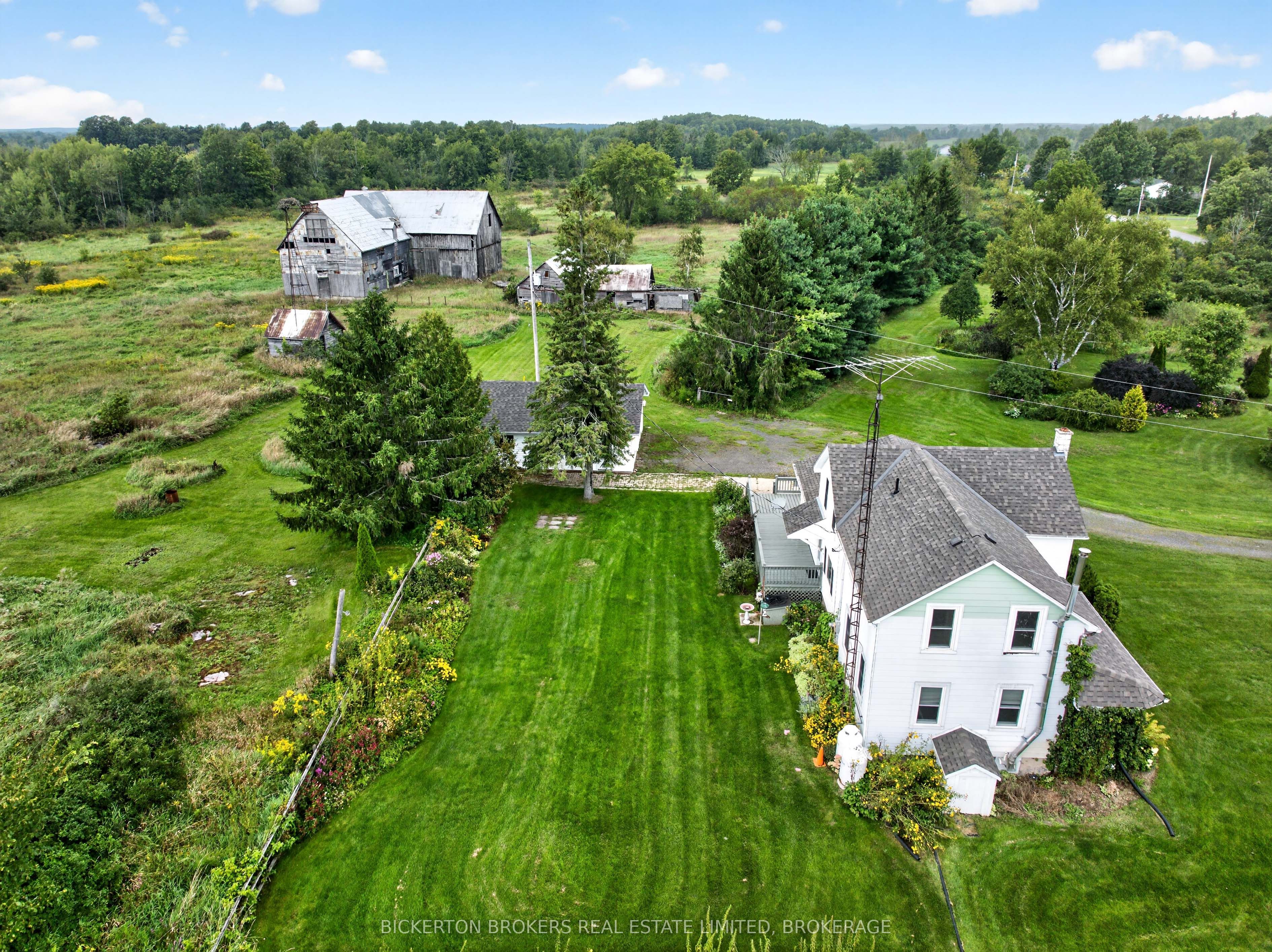 852 Kyes Road Property Photo 4