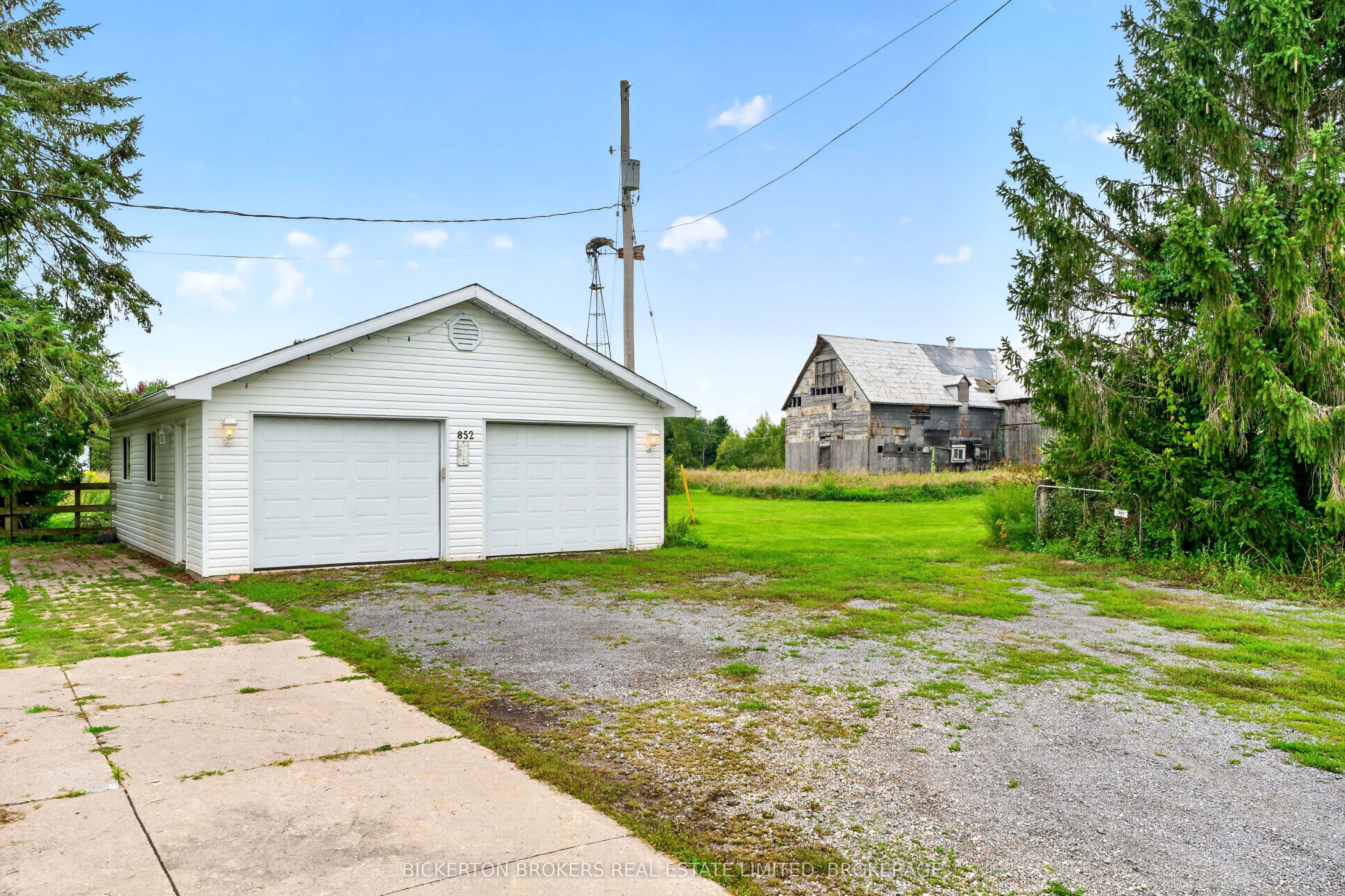 852 Kyes Road Property Photo 17