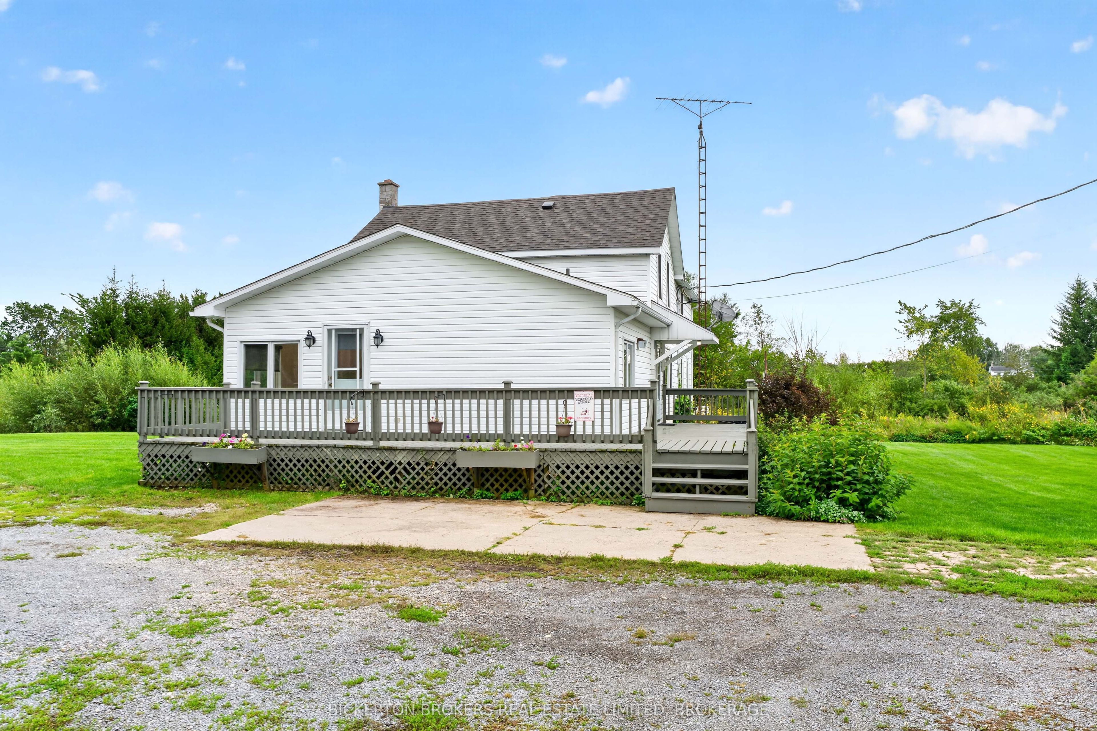 852 Kyes Road Property Photo 22