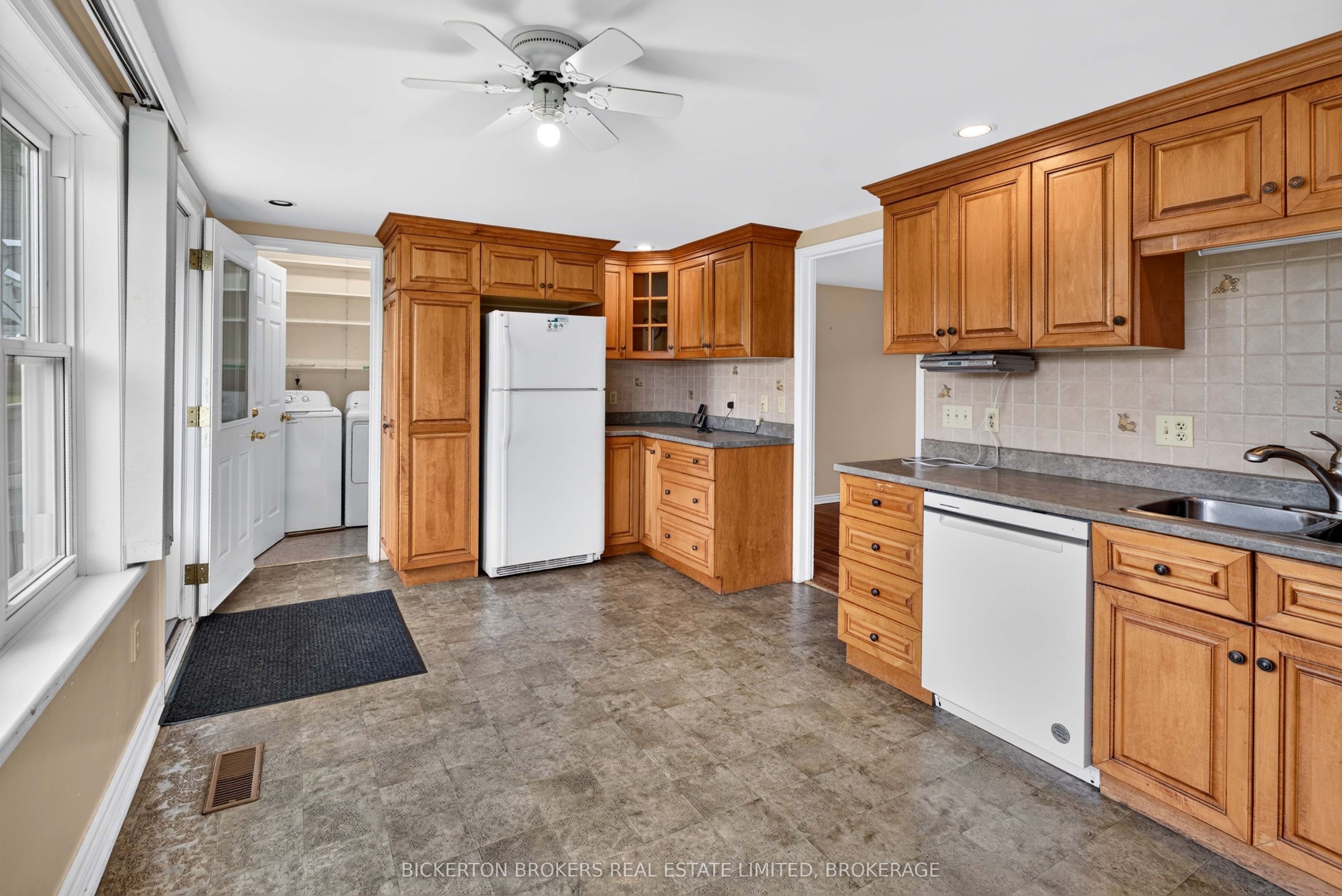 852 Kyes Road Property Photo 25