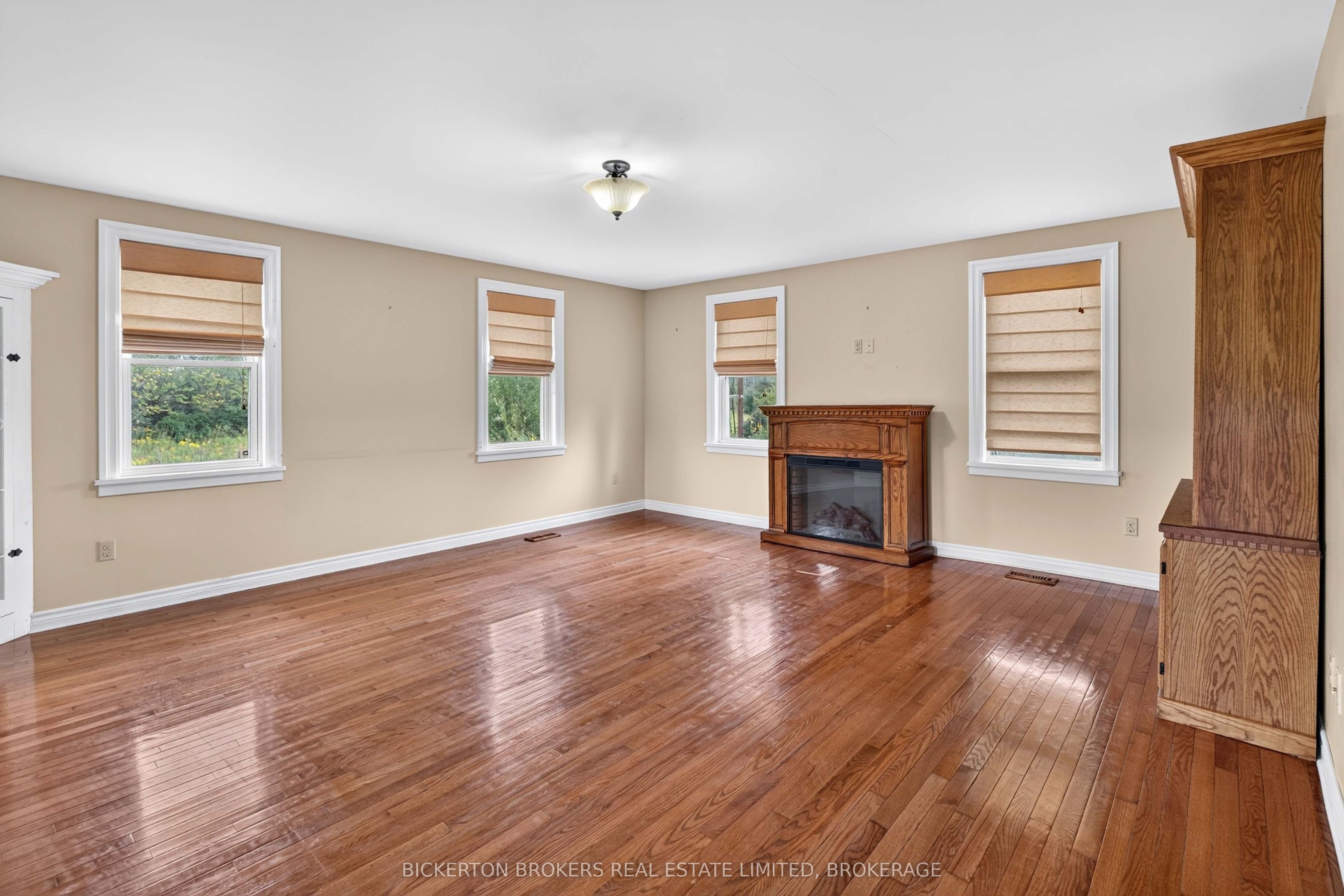 852 Kyes Road Property Photo 28