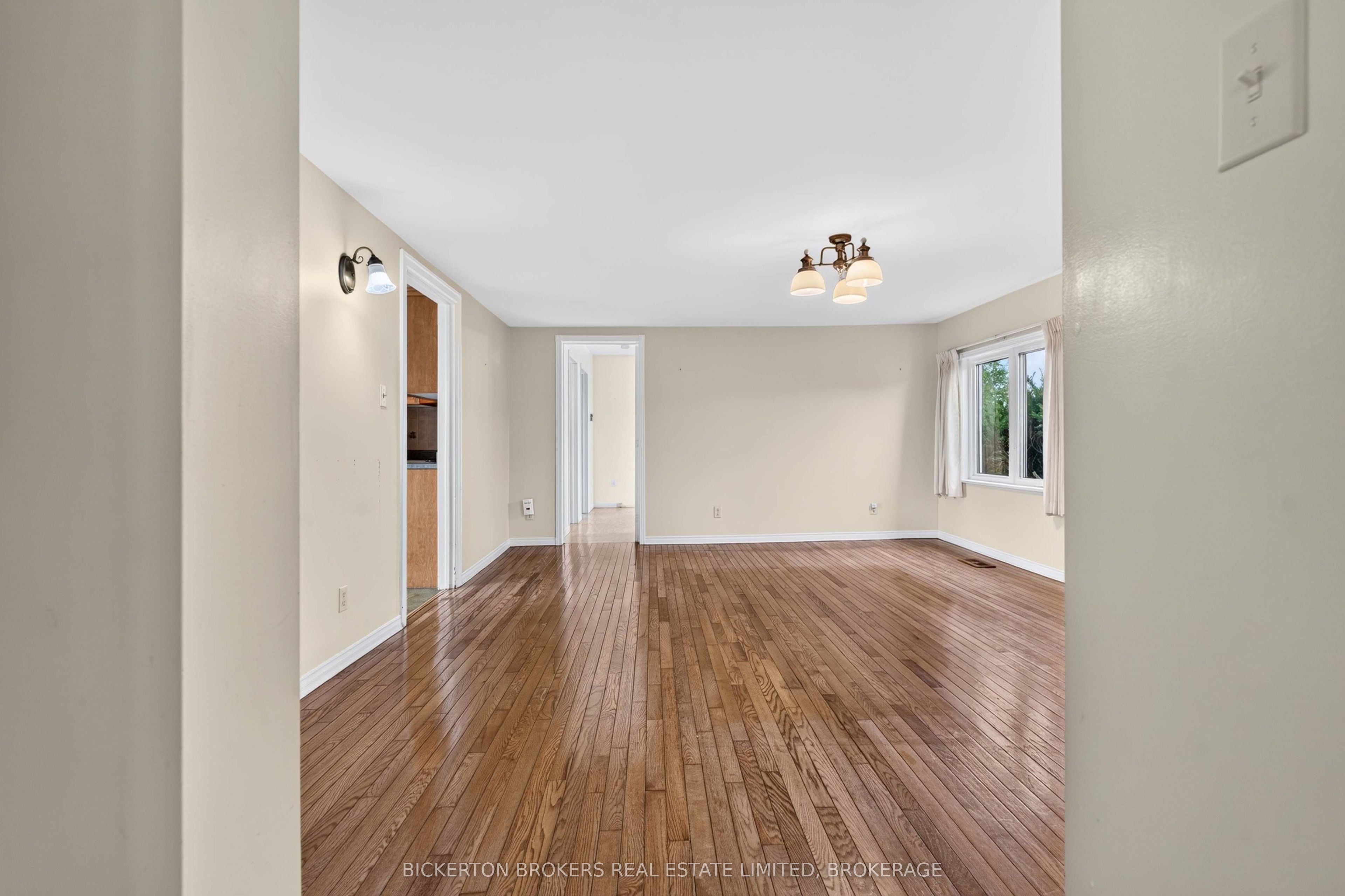 852 Kyes Road Property Photo 32