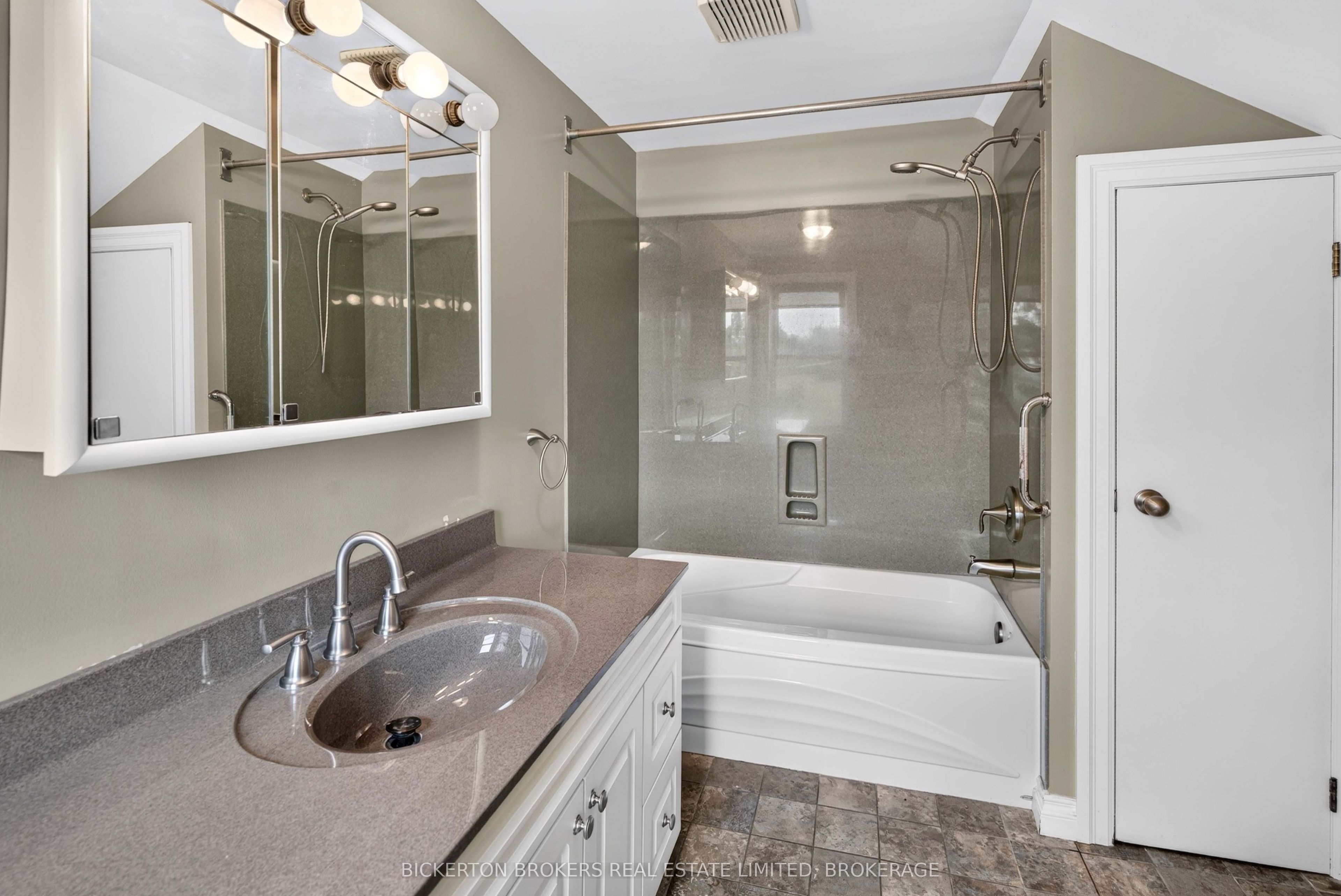 852 Kyes Road Property Photo 39