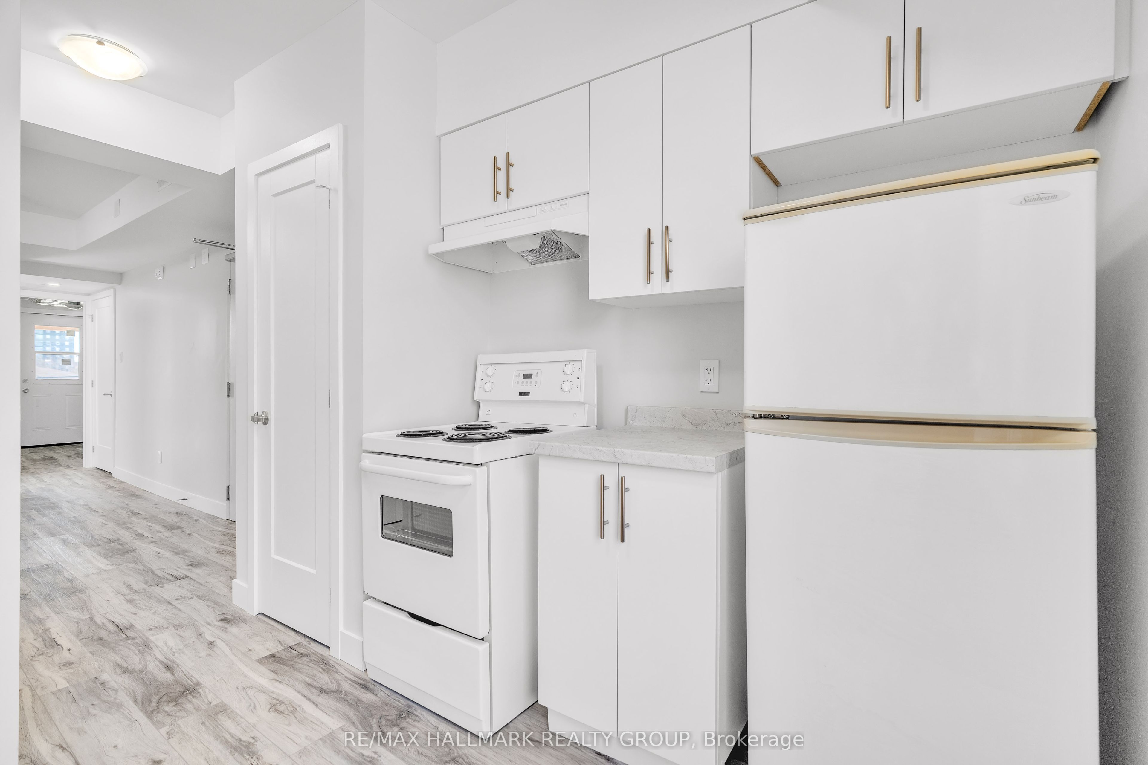 261 Somerset Street E 3 Property Photo 9
