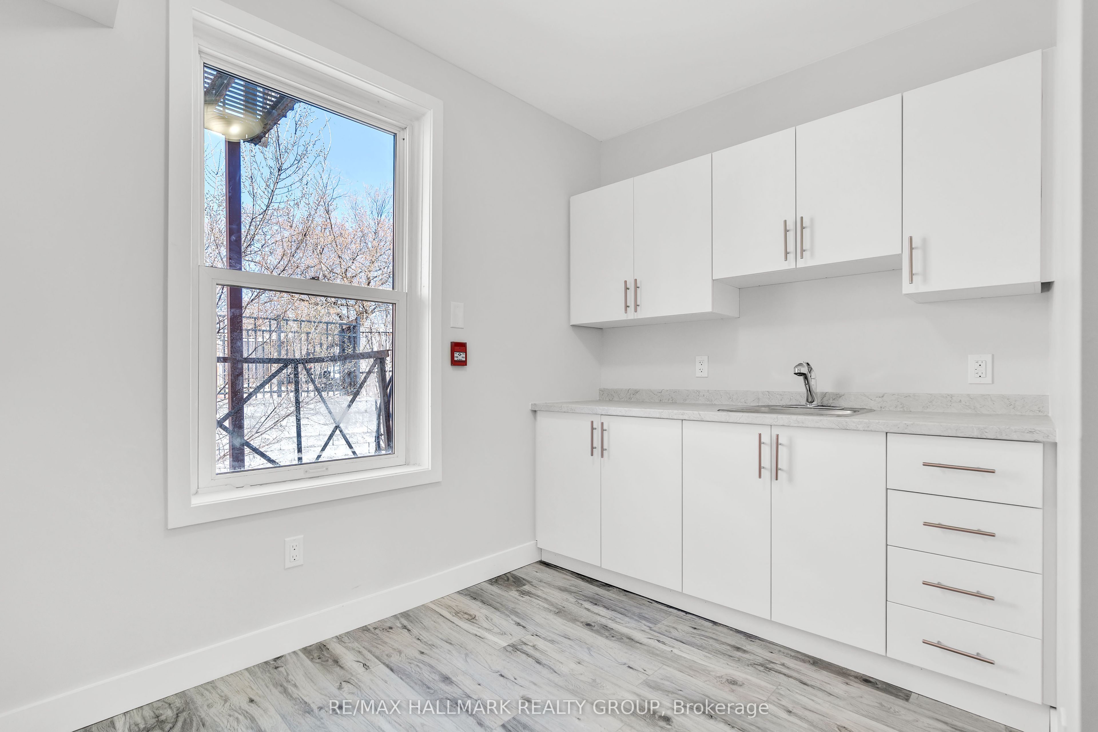 261 Somerset Street E 3 Property Photo 10