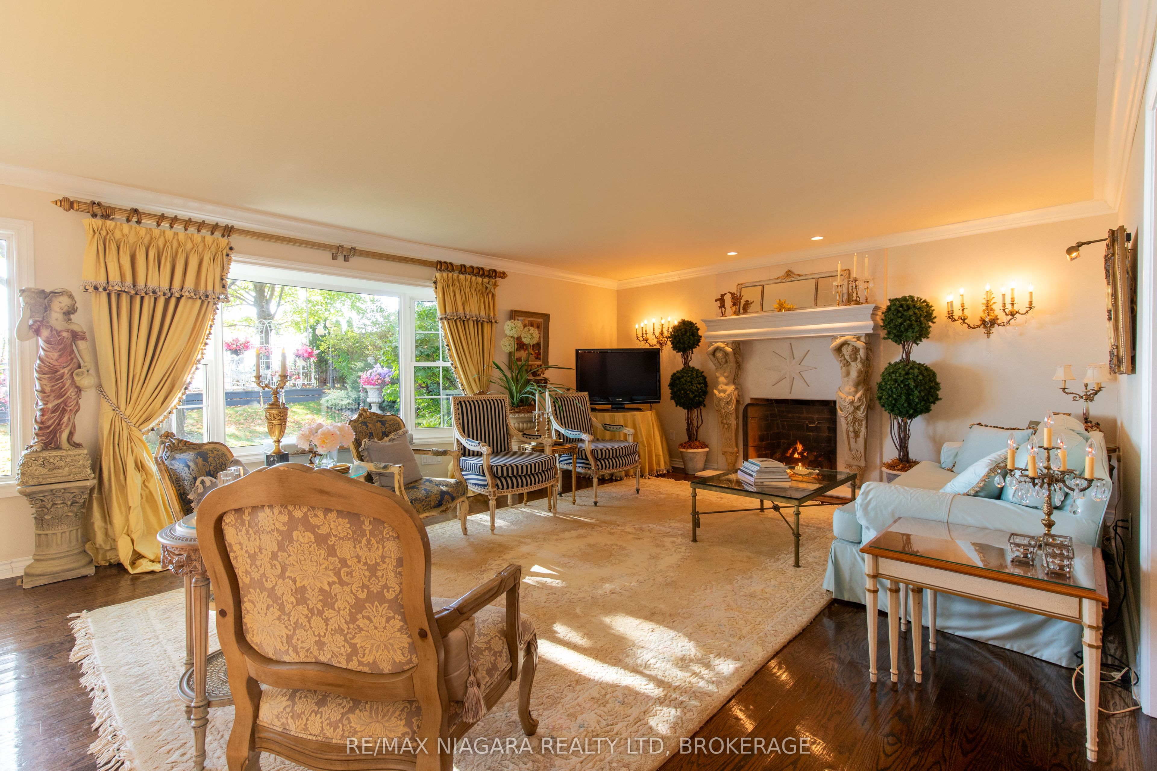 735 Lakeshore Road E Property Photo 12