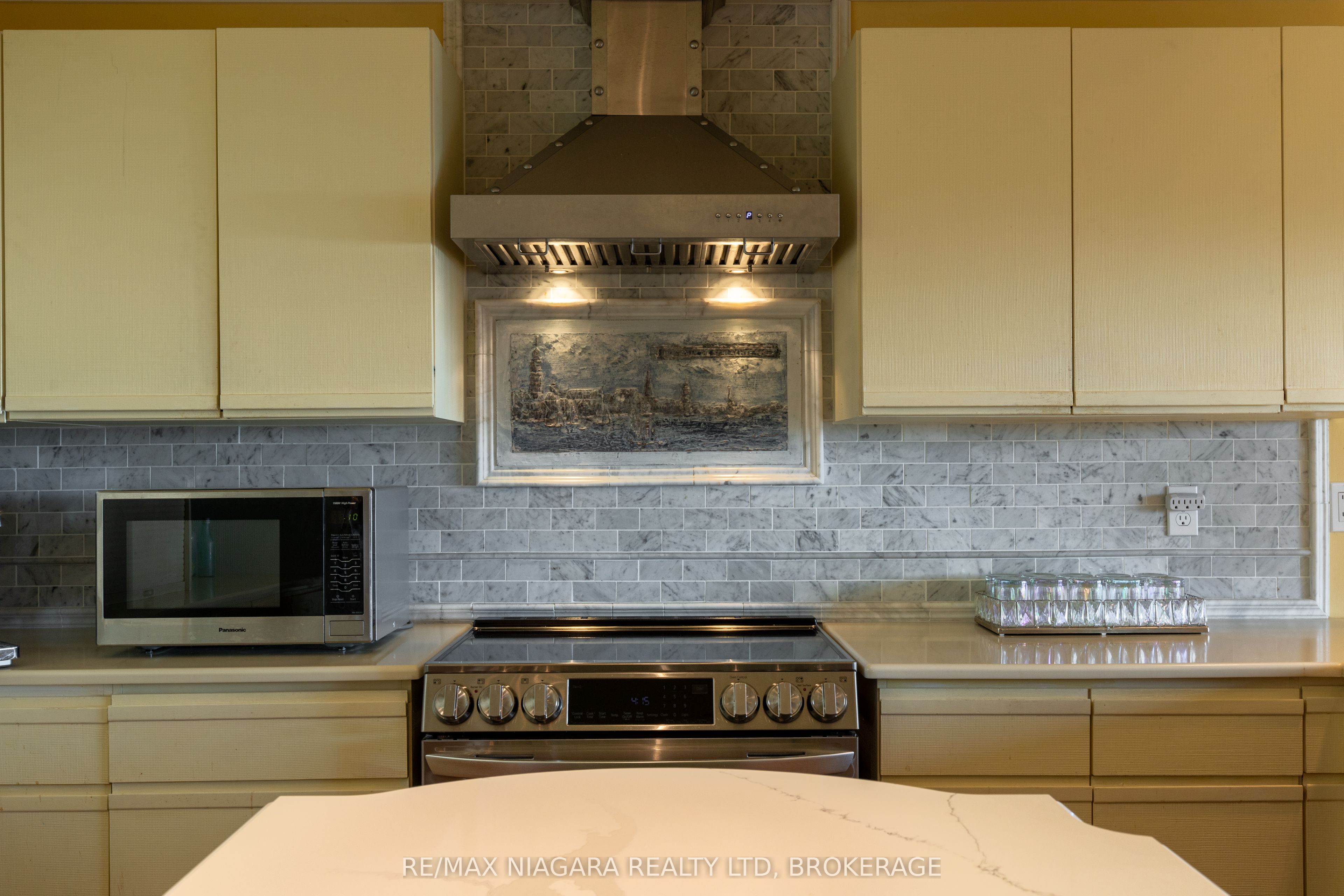 735 Lakeshore Road E Property Photo 20