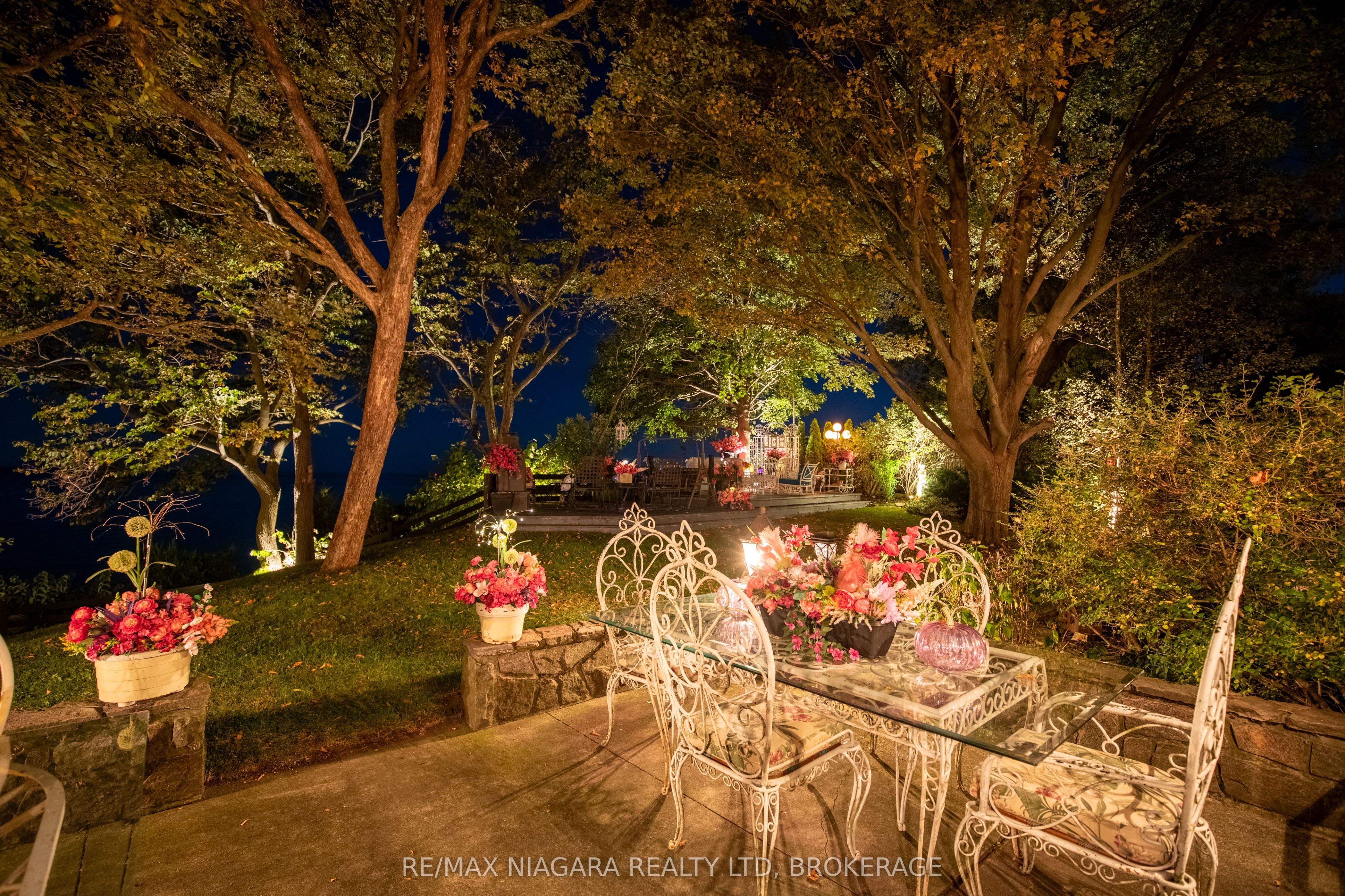 735 Lakeshore Road E Property Photo 39