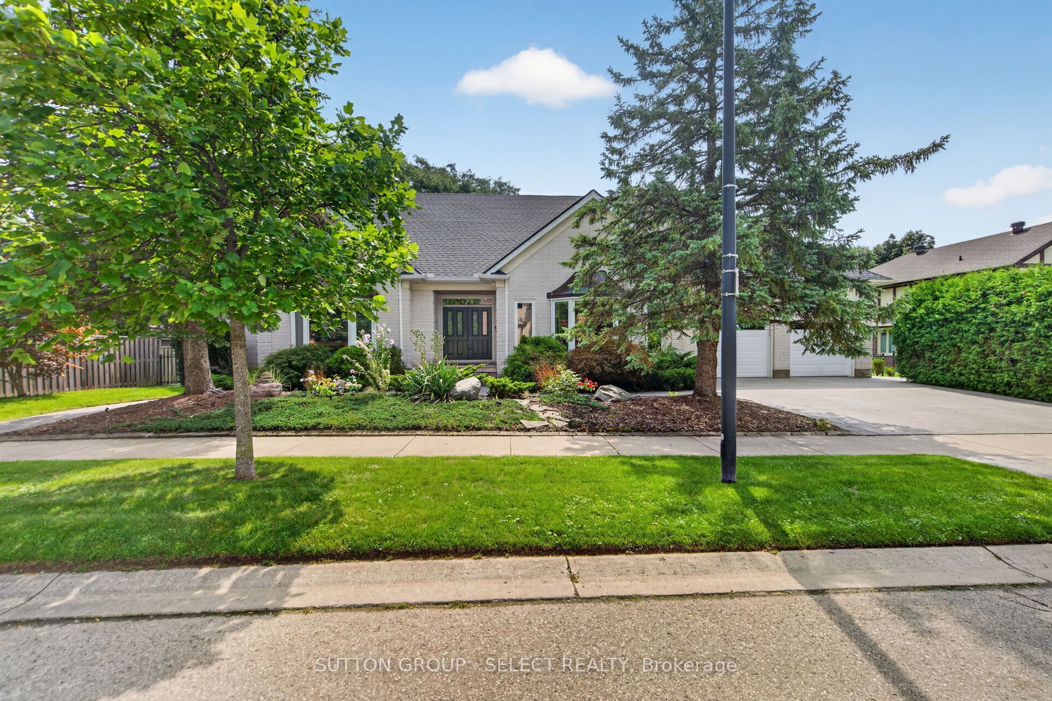 173 WHITEACRES Drive