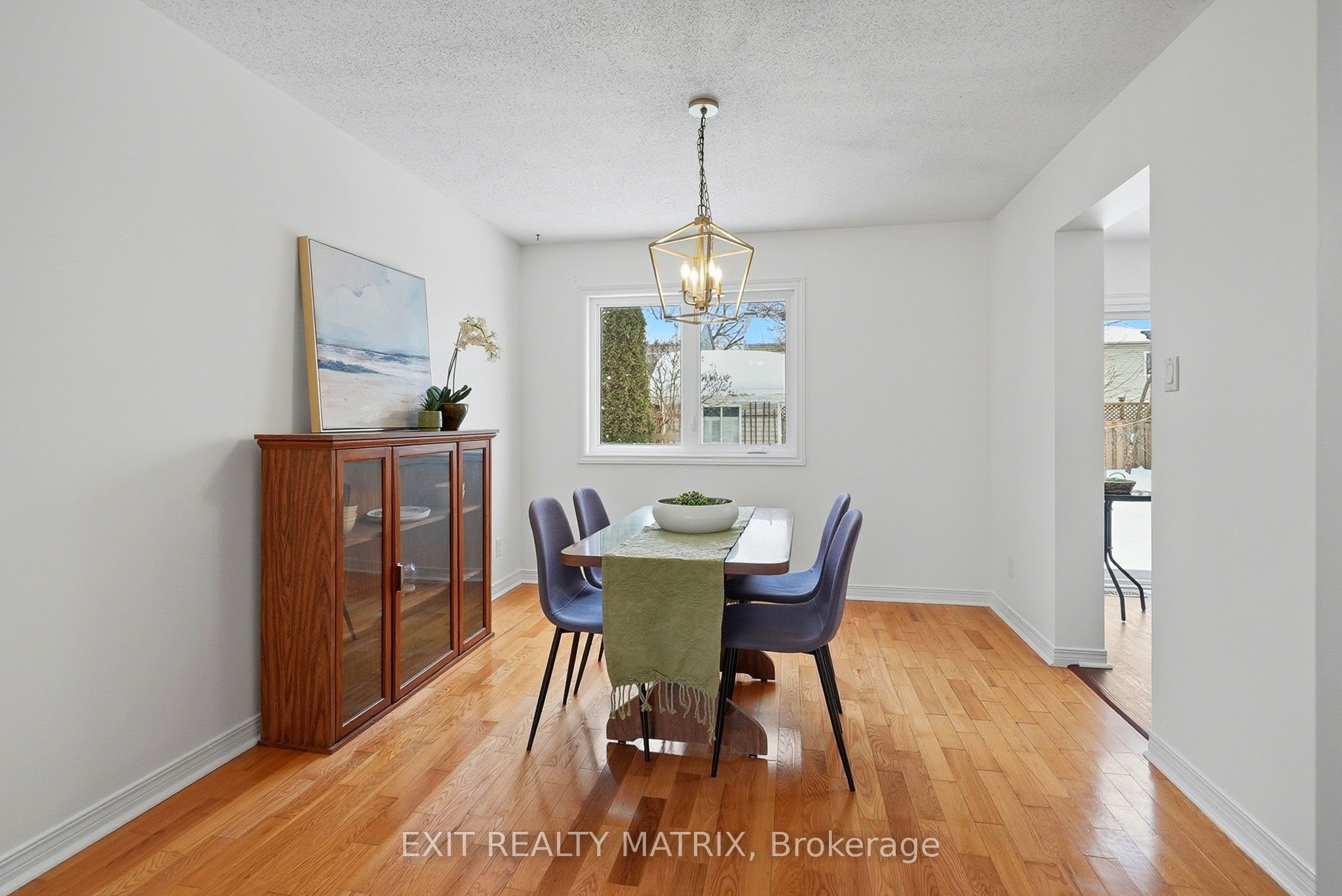 727 Brome Crescent Property Photo 3