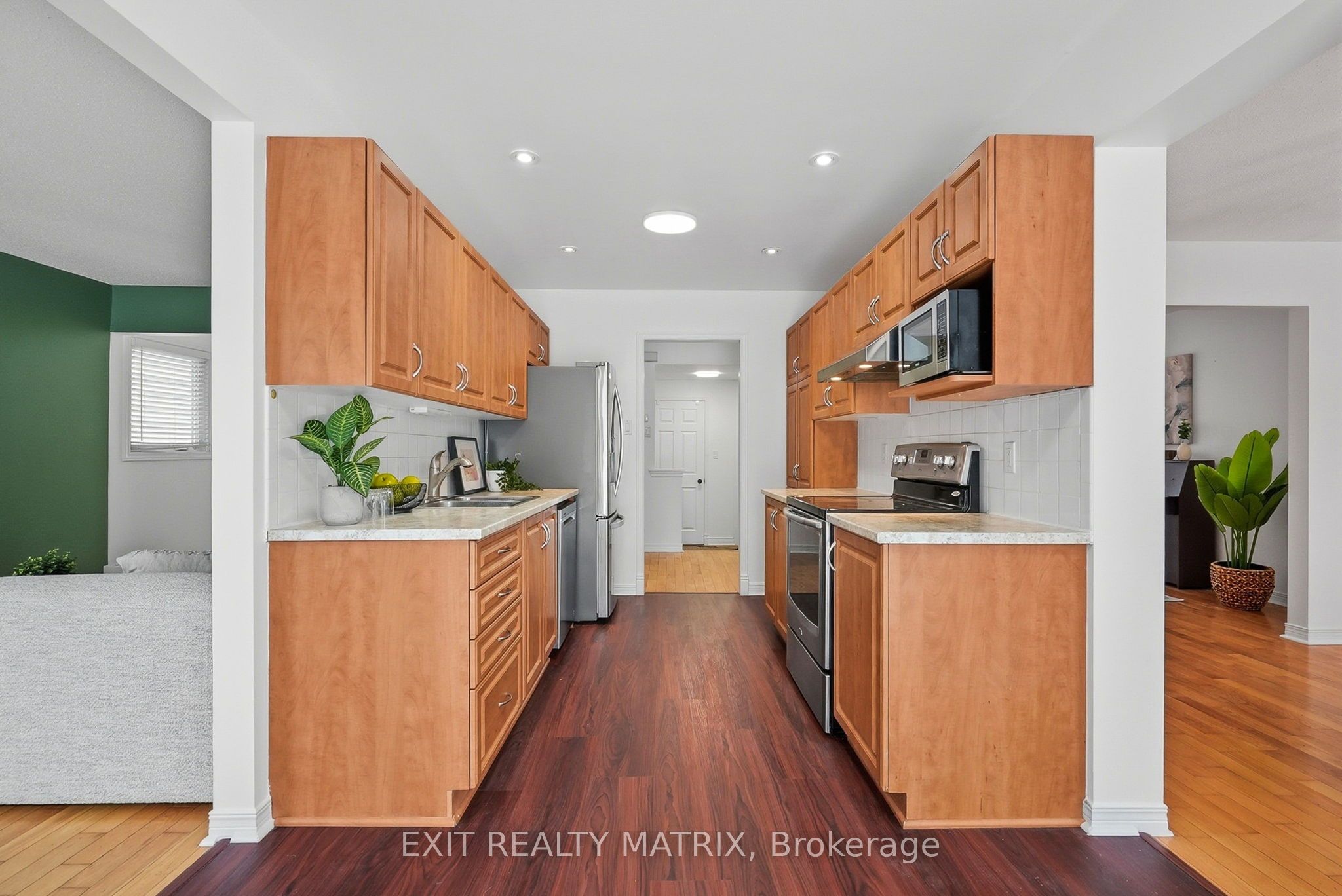 727 Brome Crescent Property Photo 4