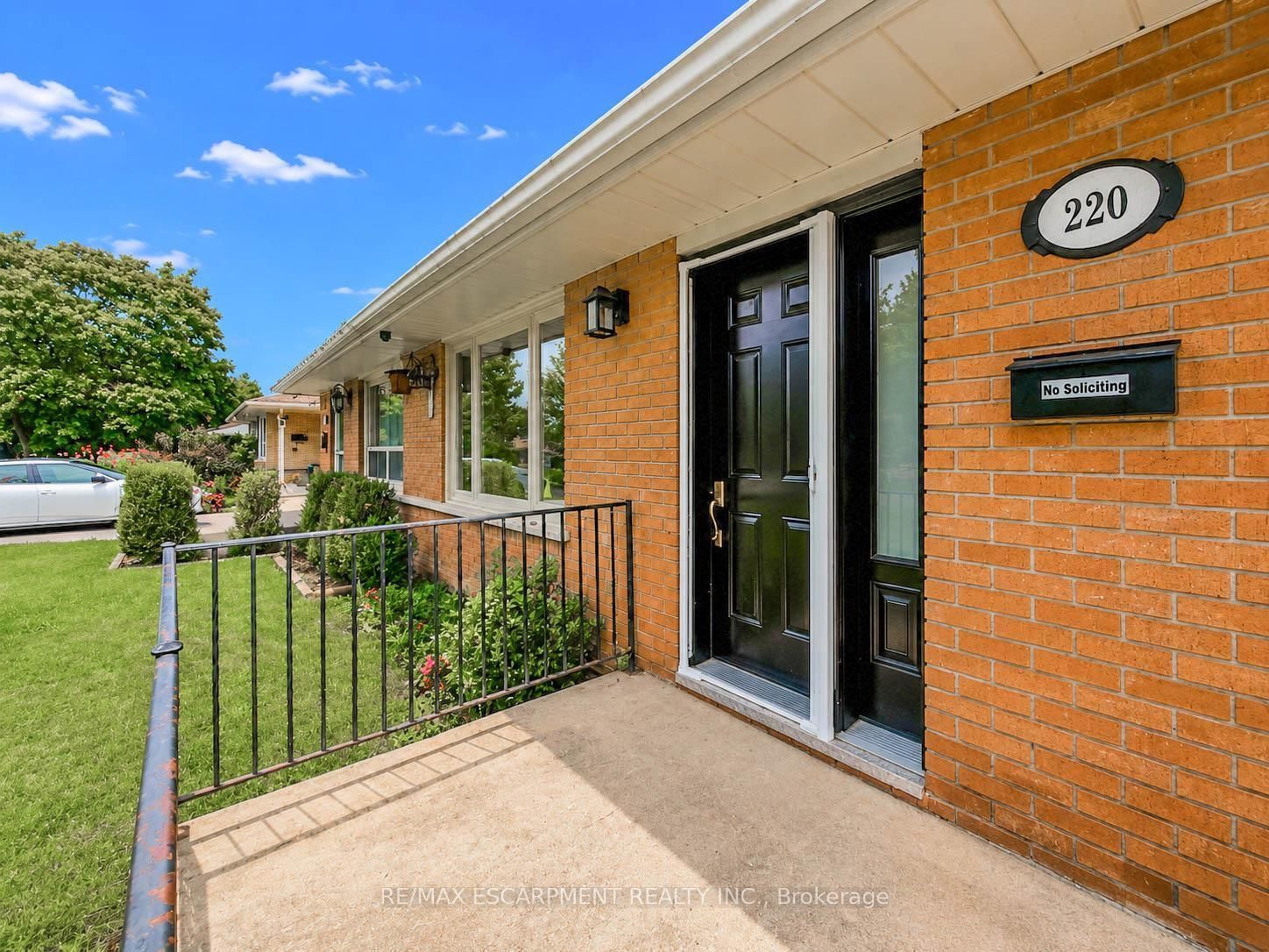 220 Cairn Street Property Photo 3