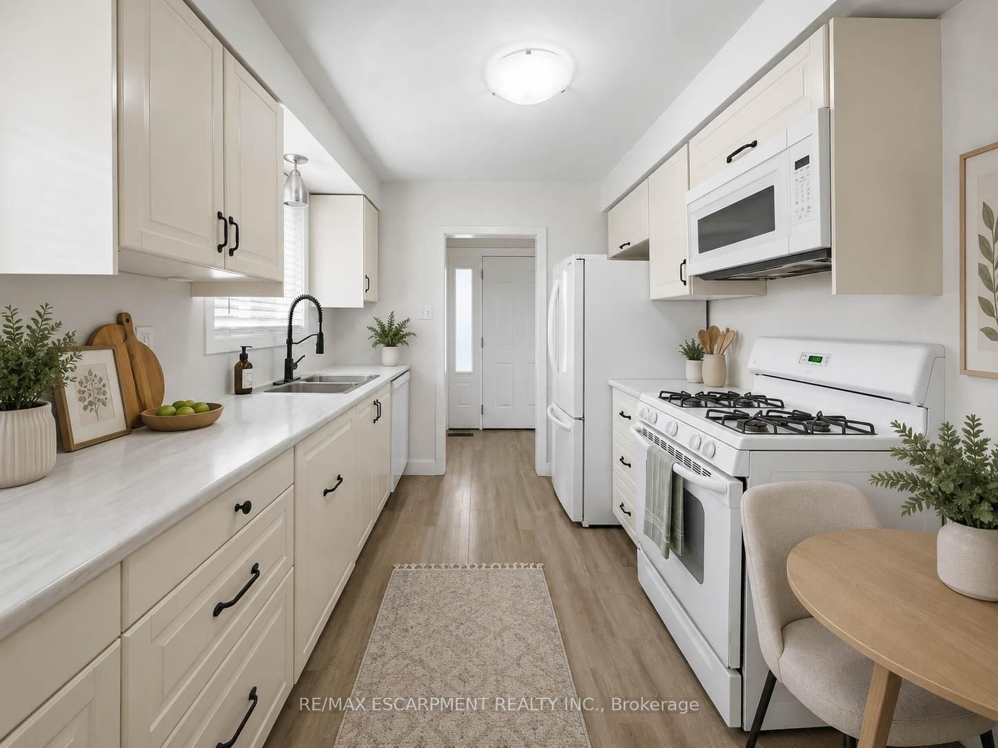 220 Cairn Street Property Photo 6