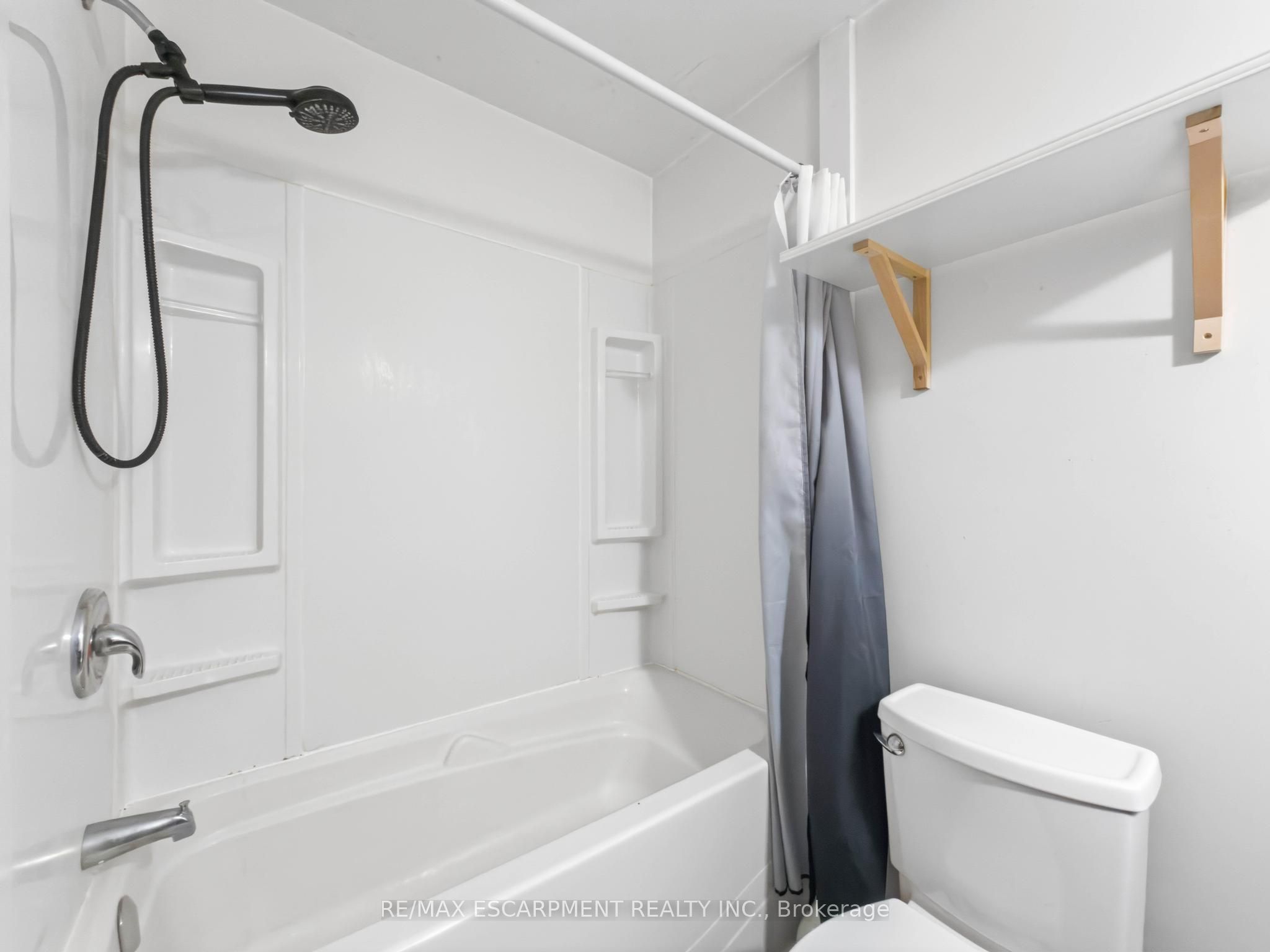 220 Cairn Street Property Photo 13