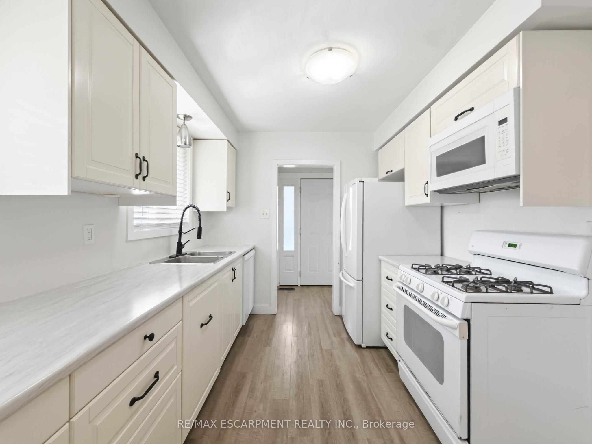 220 Cairn Street Property Photo 18
