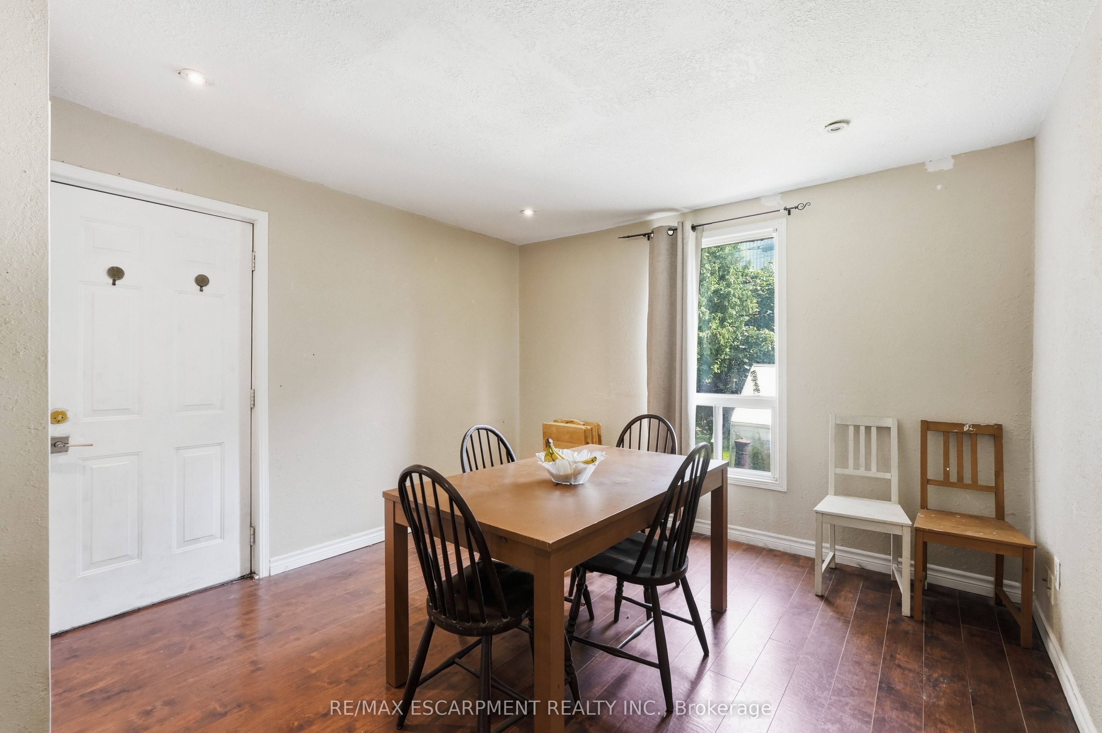 26 Niagara Street Property Photo 8