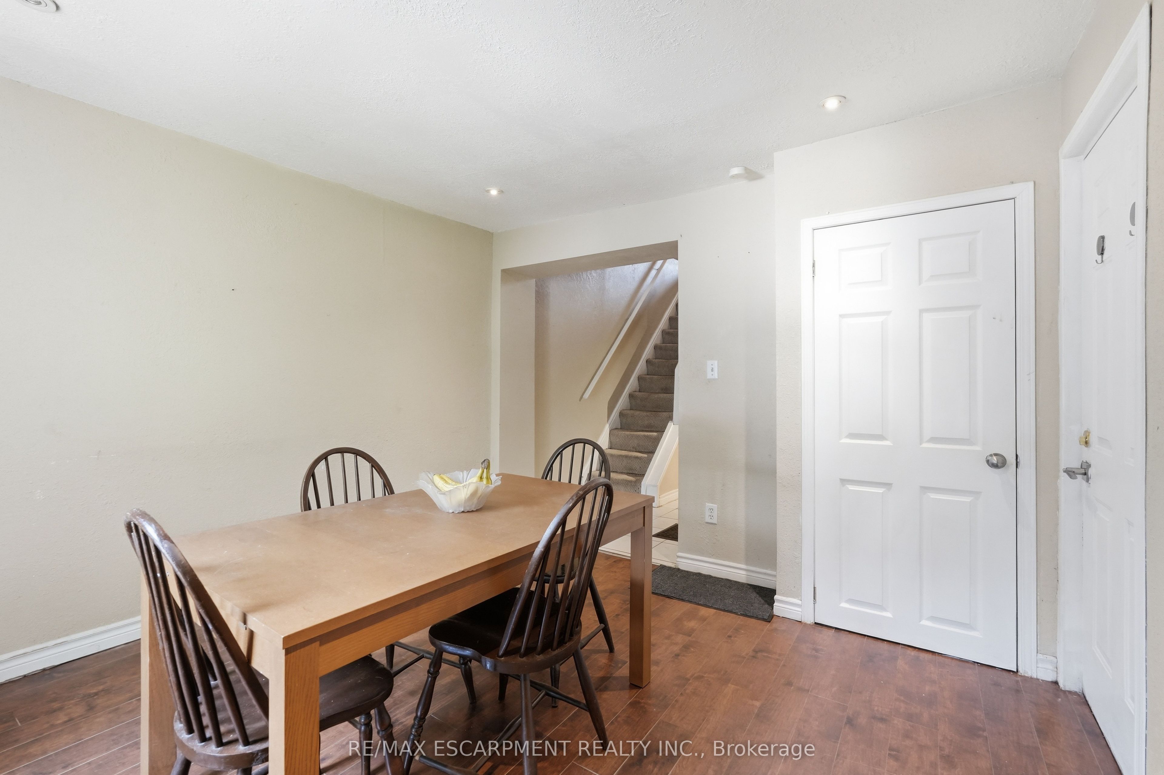 26 Niagara Street Property Photo 9