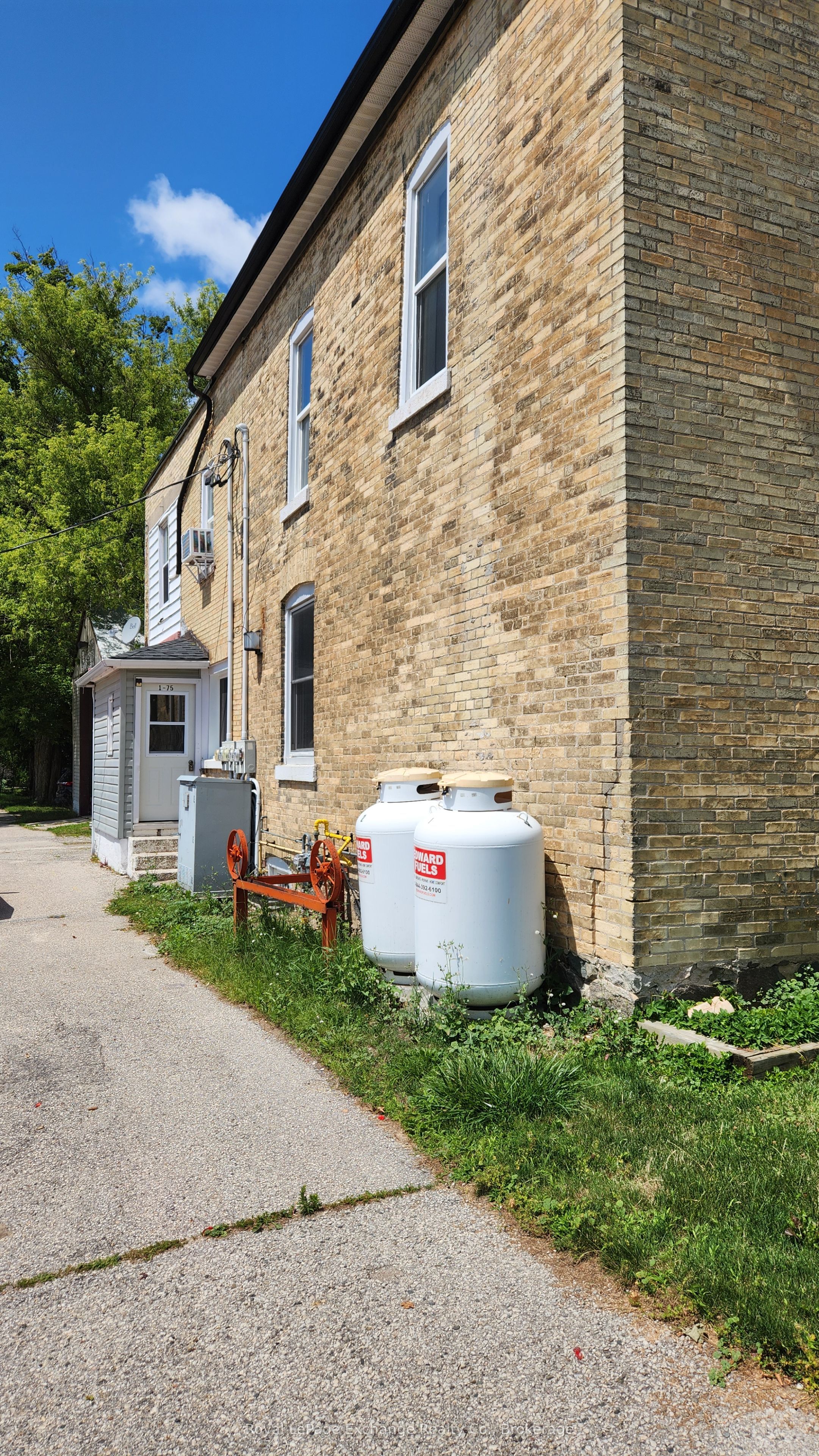 75 Huron Street Property Photo 1