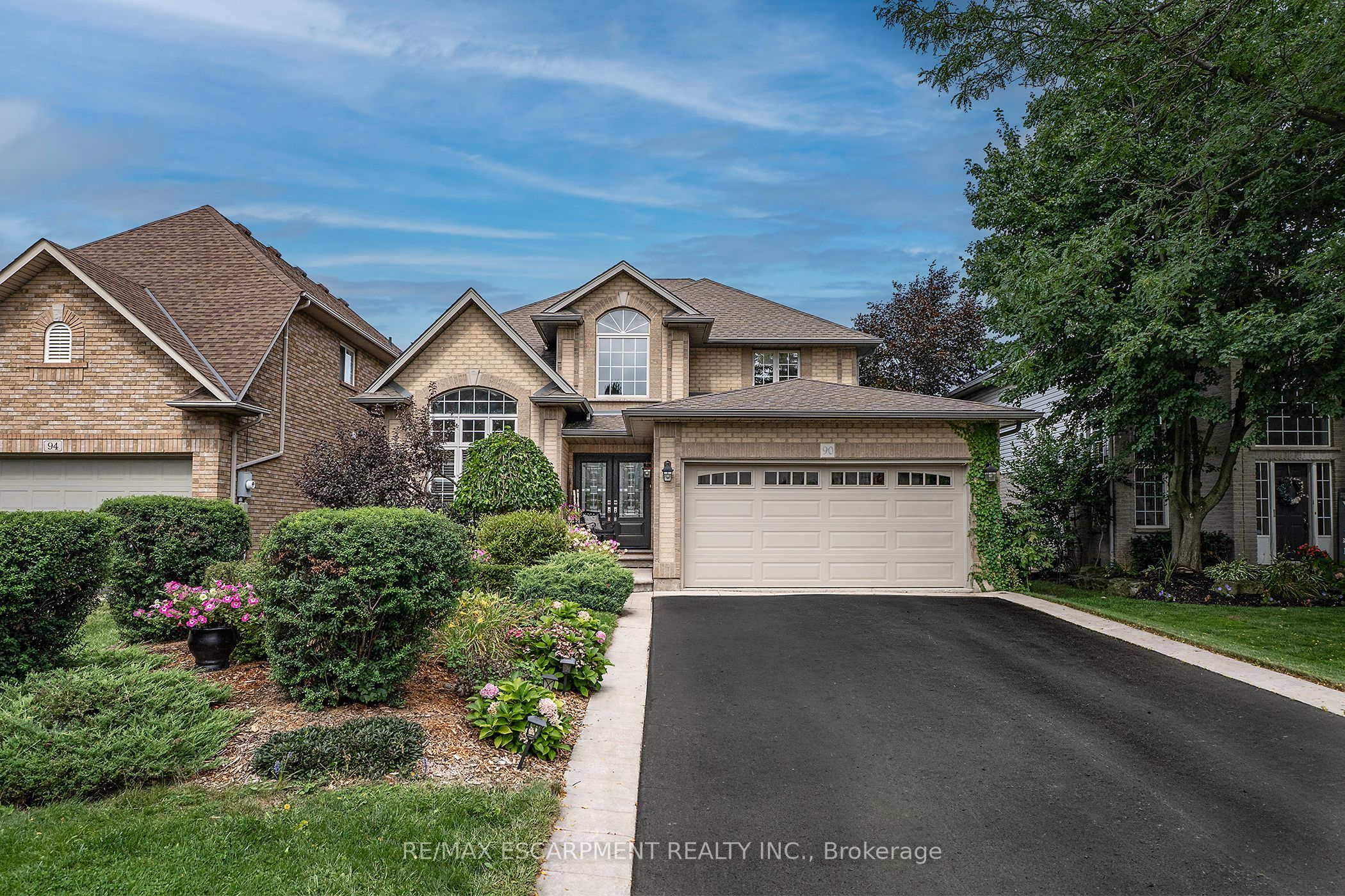 90 Surrey Drive Property Photo 1