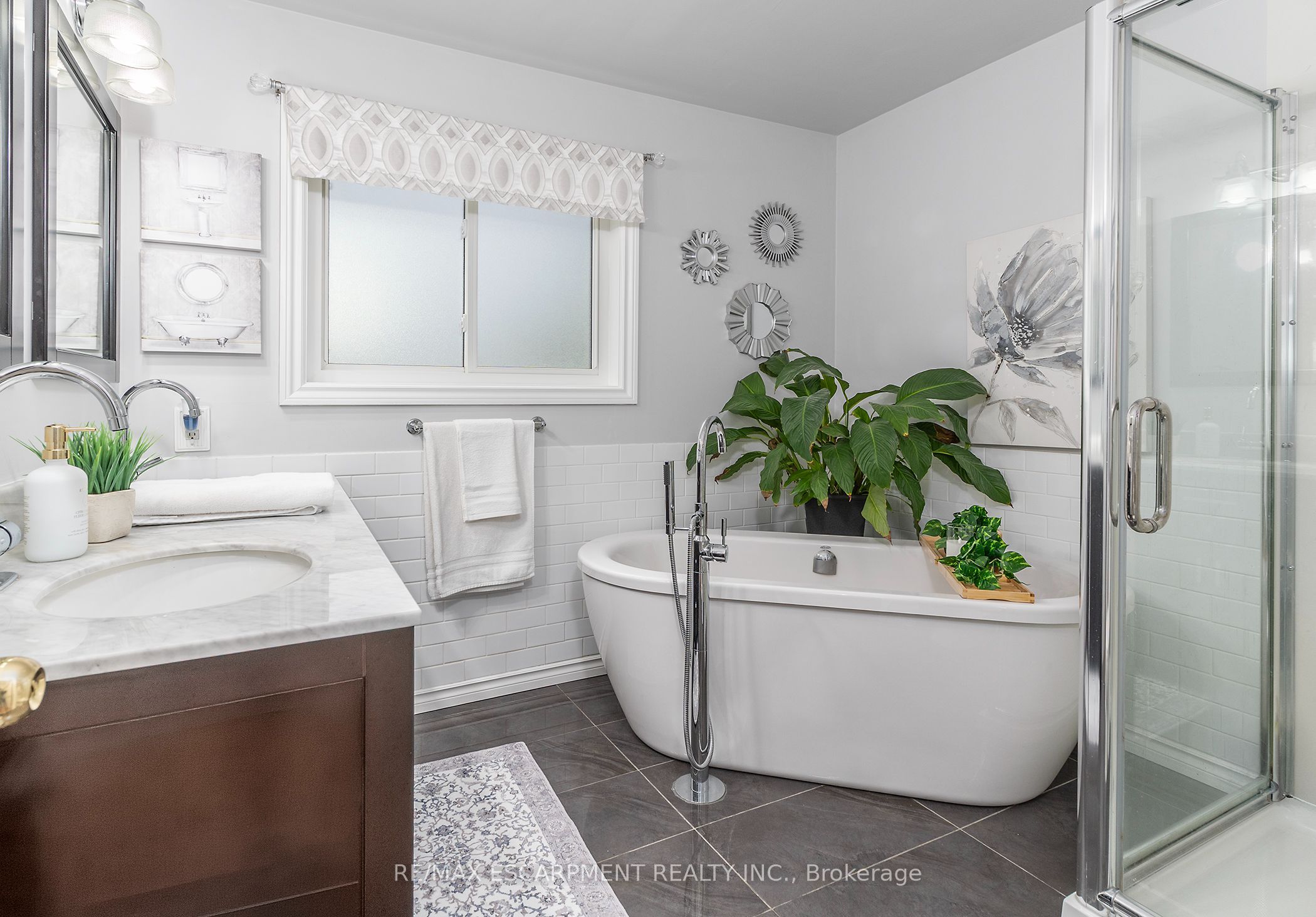90 Surrey Drive Property Photo 16