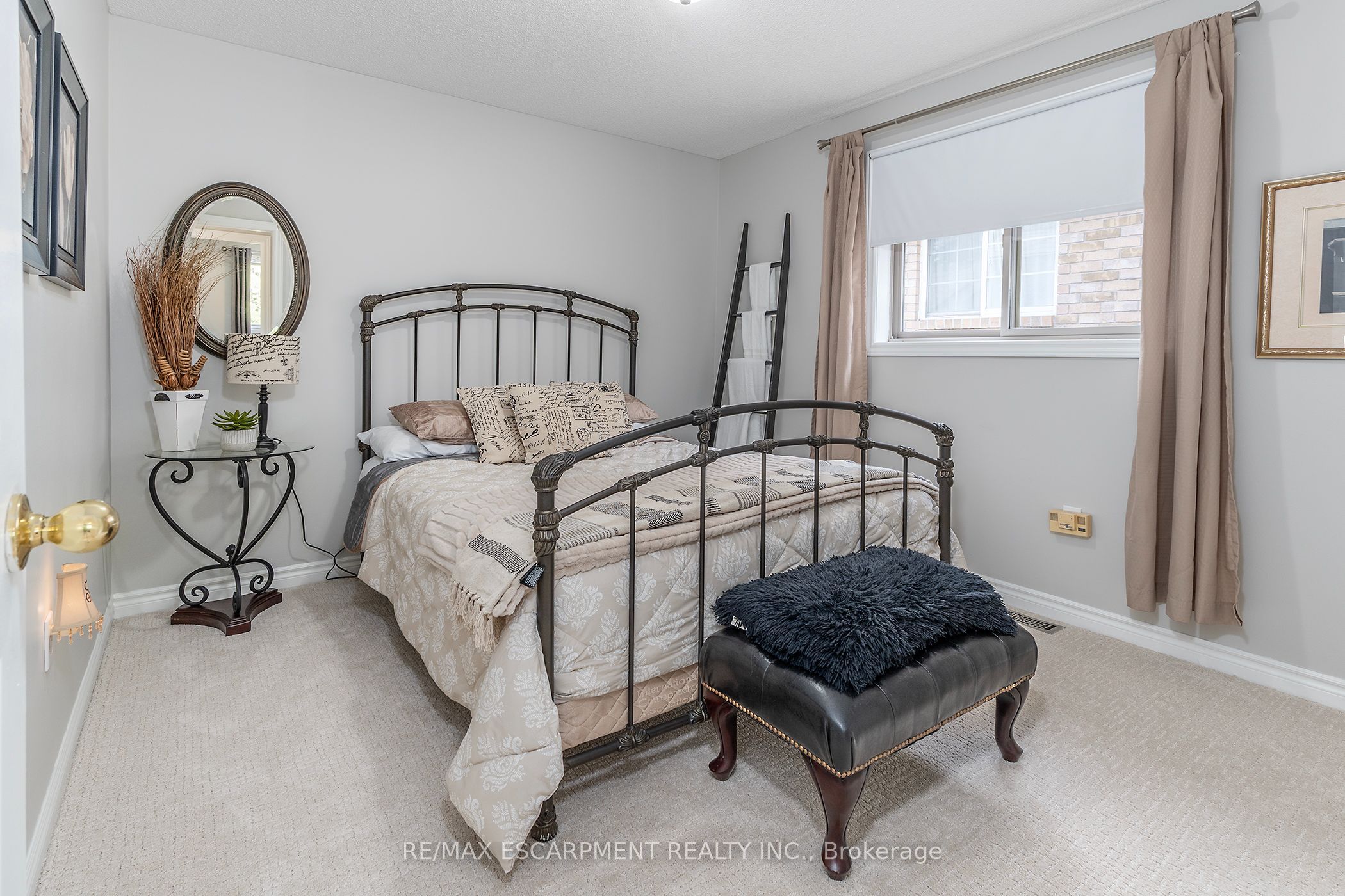 90 Surrey Drive Property Photo 18