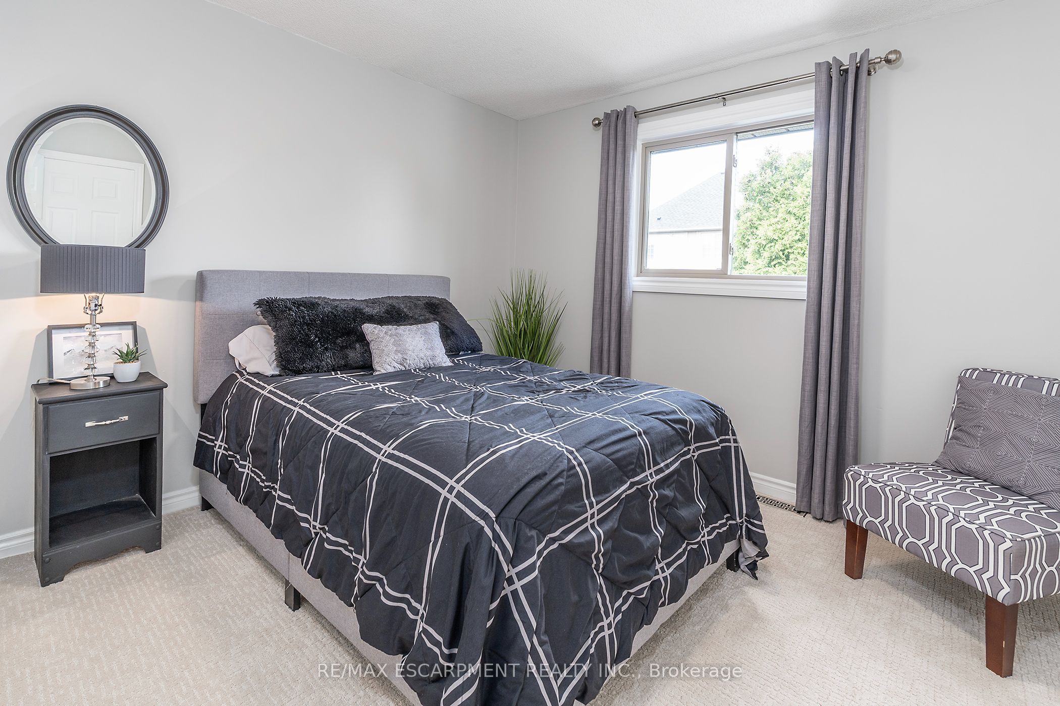 90 Surrey Drive Property Photo 19