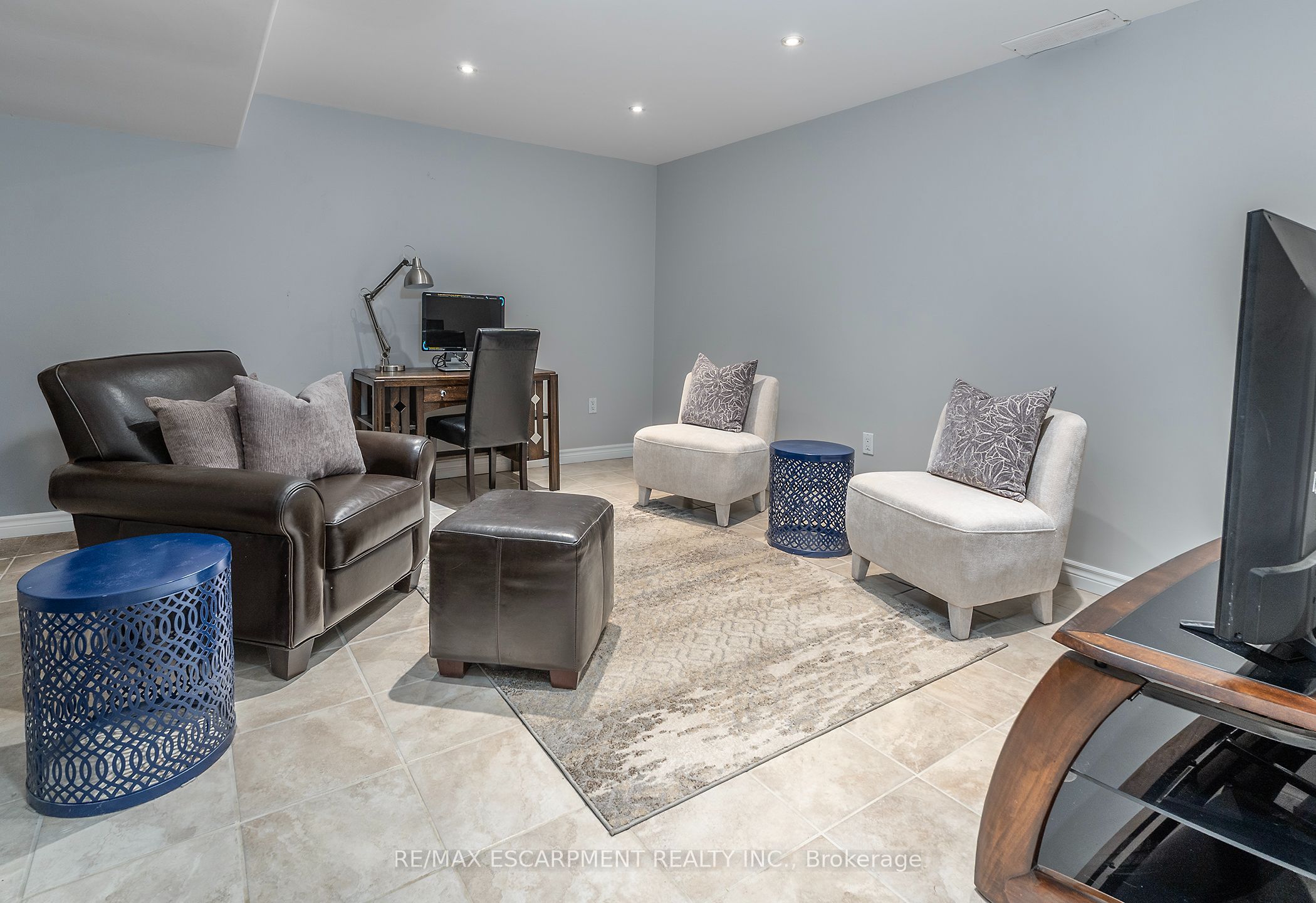 90 Surrey Drive Property Photo 26