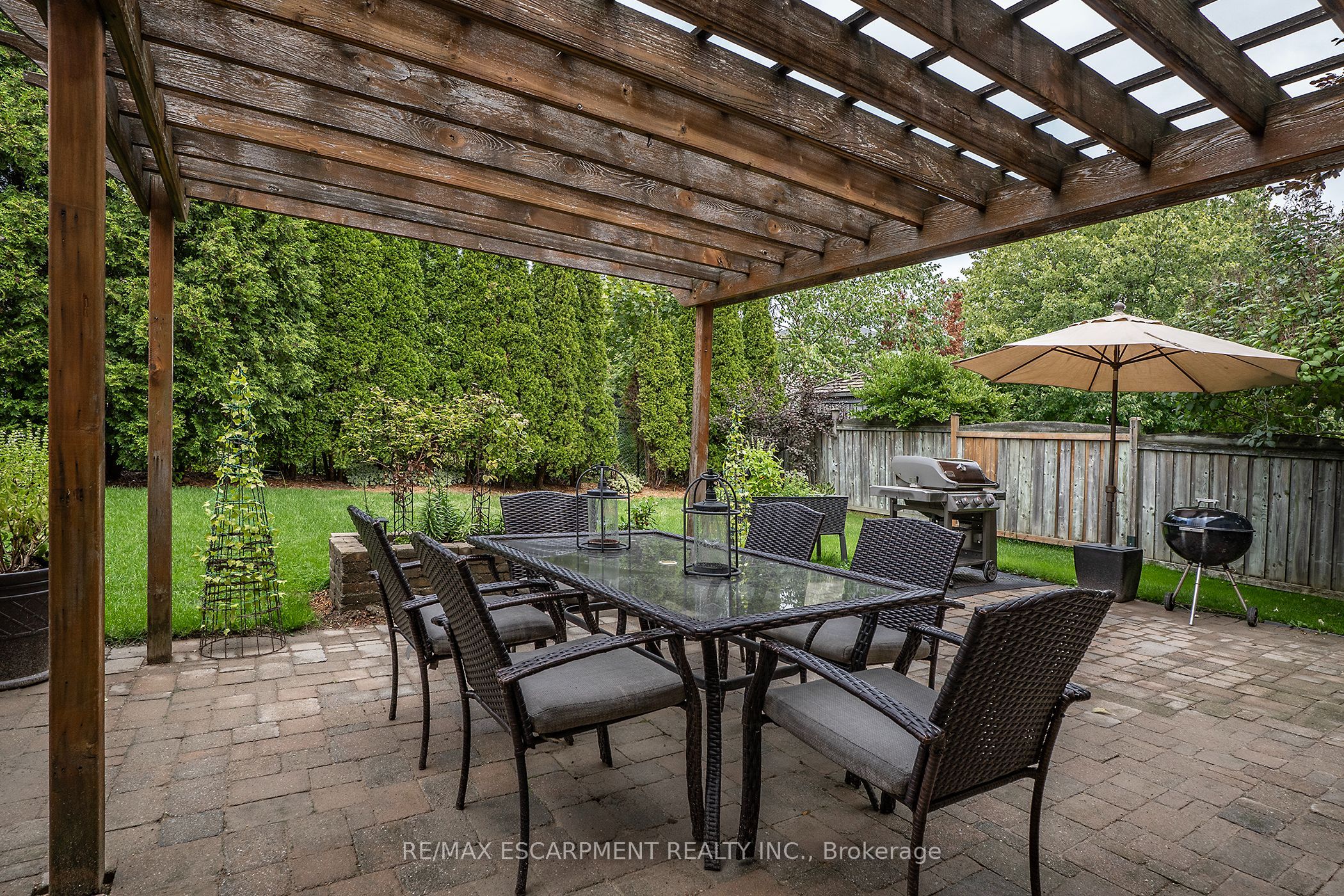 90 Surrey Drive Property Photo 30