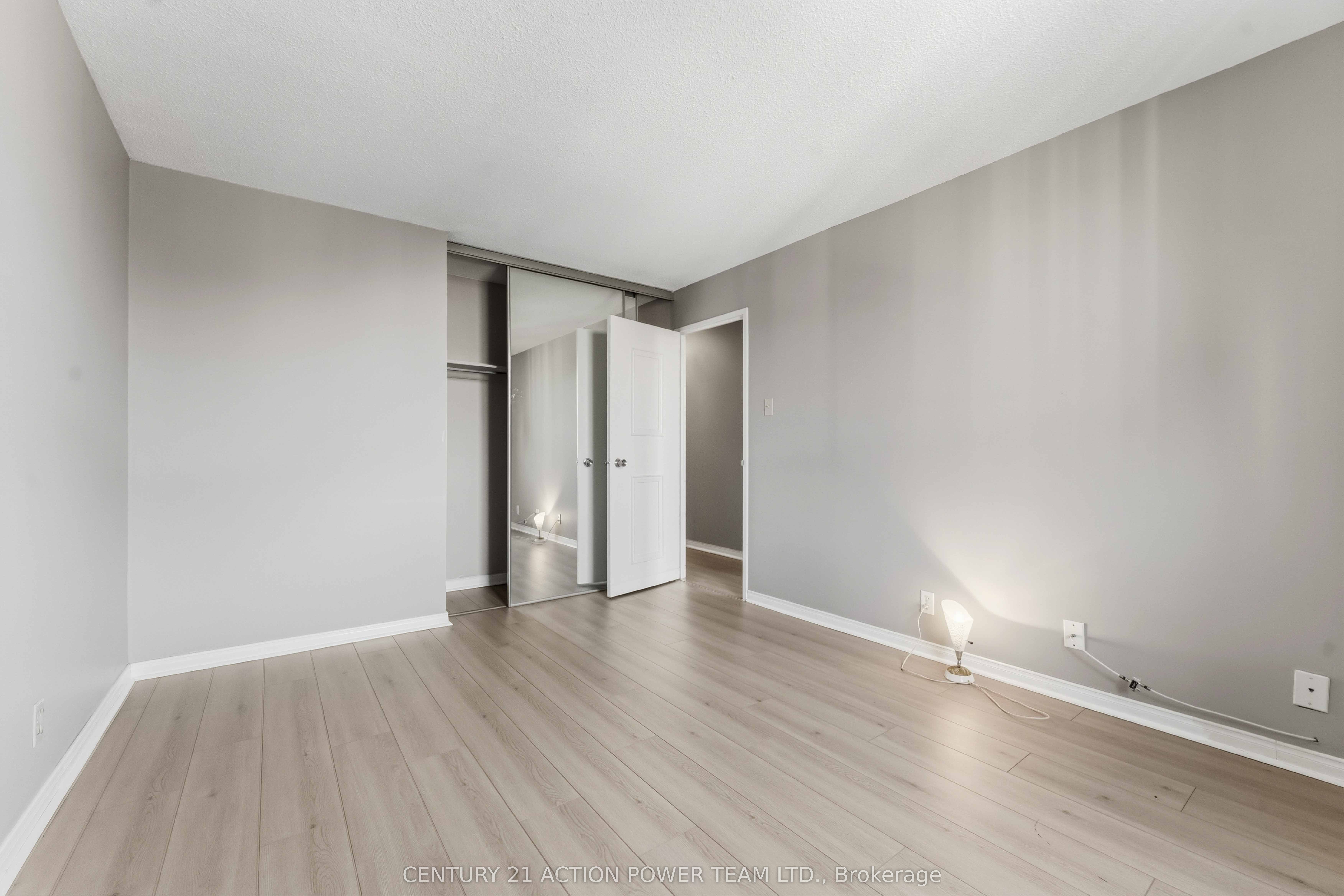 505 St Laurent Boulevard 903 Property Photo 21