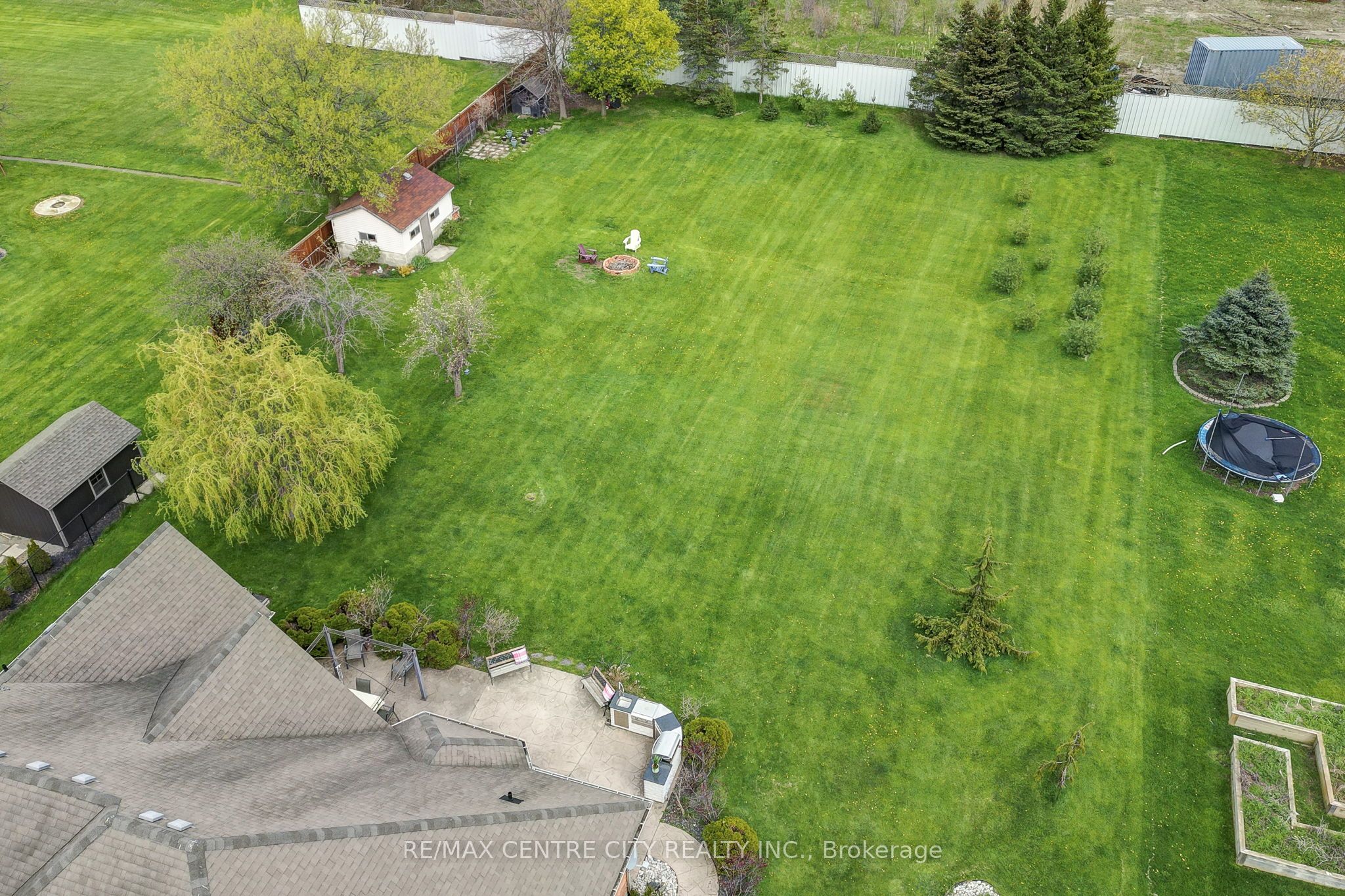 9538 Tower Road Property Photo 5