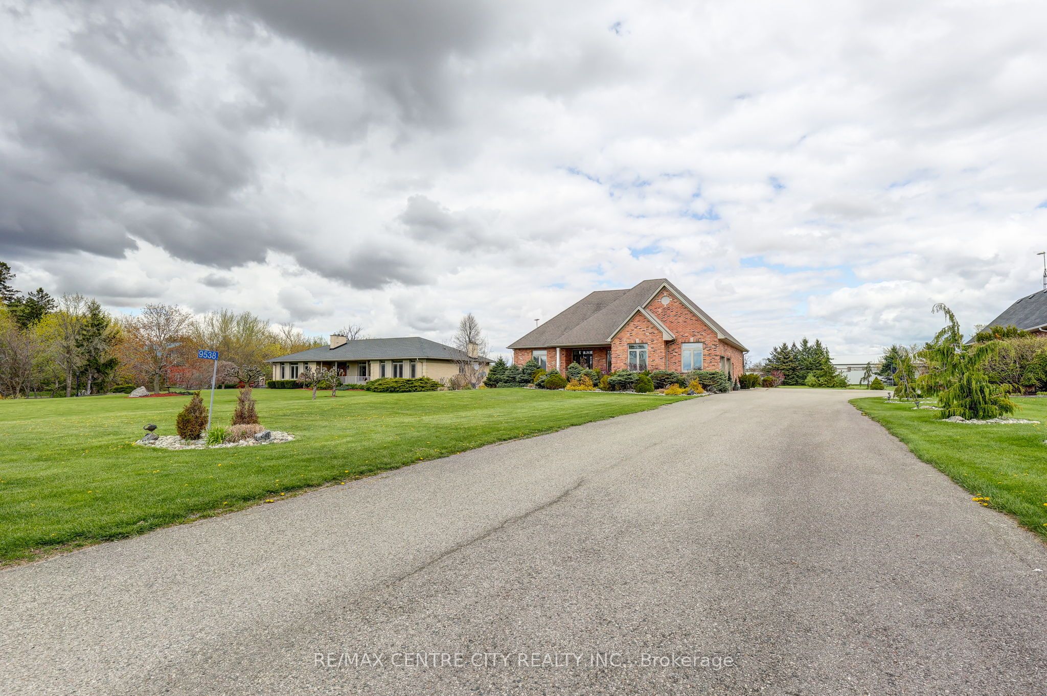 9538 Tower Road Property Photo 8