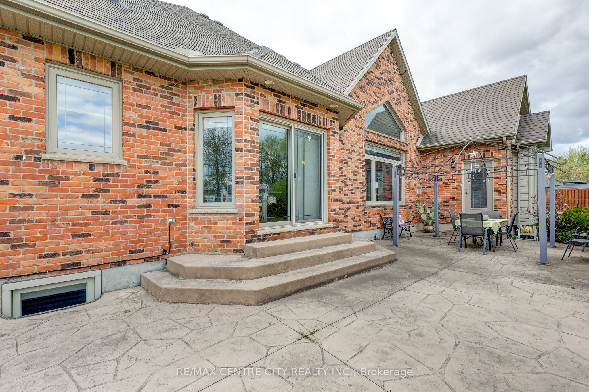 9538 Tower Road Property Photo 11