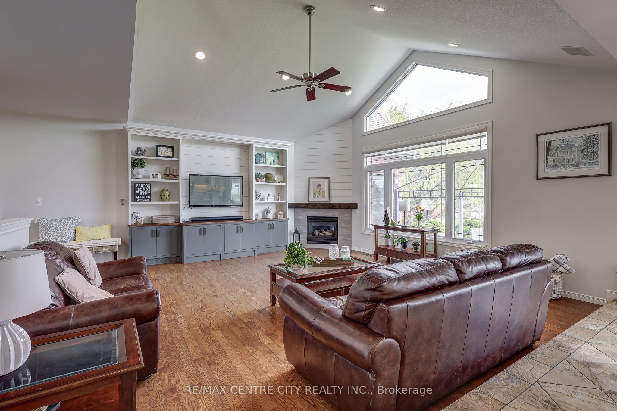 9538 Tower Road Property Photo 16