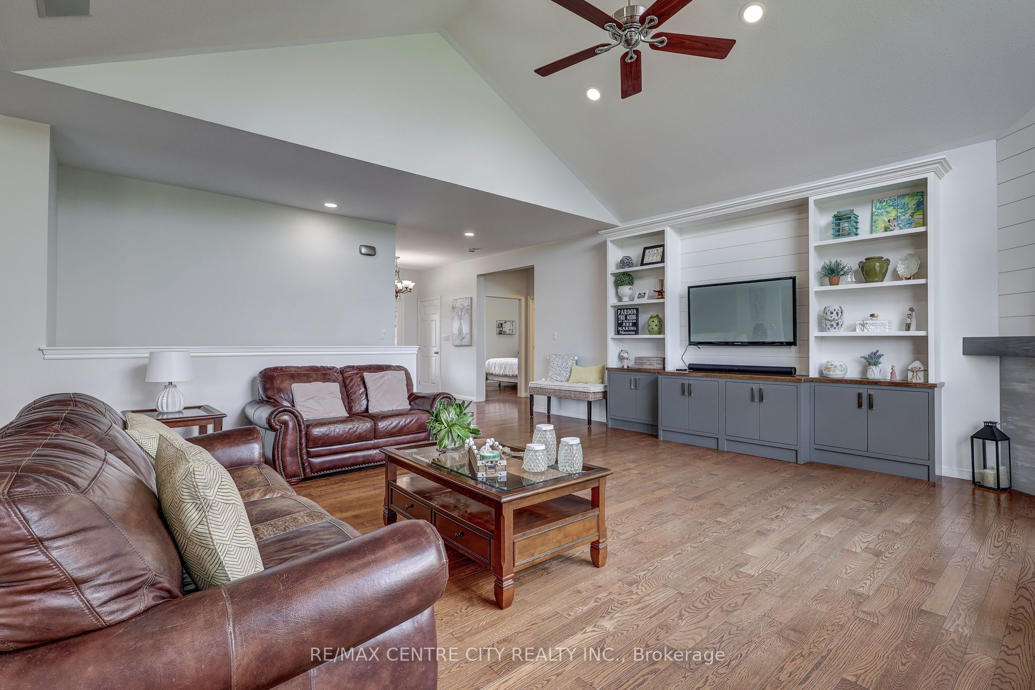 9538 Tower Road Property Photo 18
