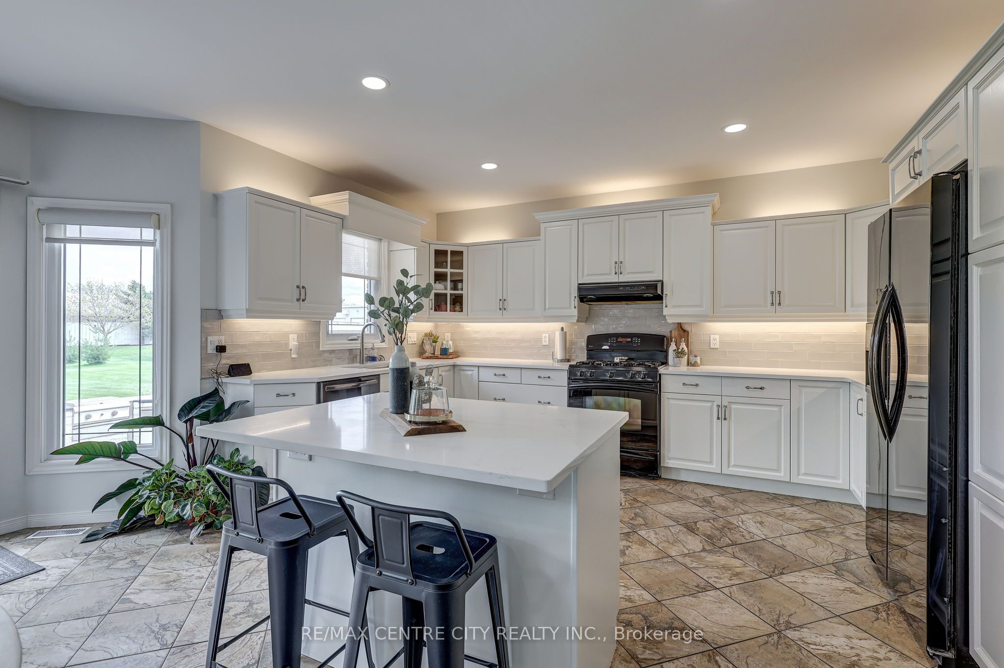 9538 Tower Road Property Photo 23