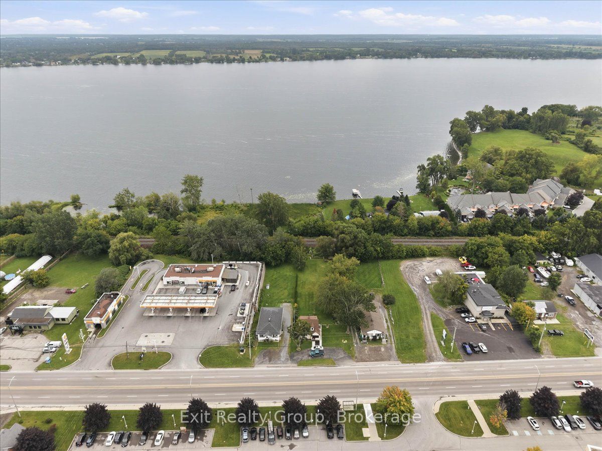 465 Dundas Street W Property Photo 1