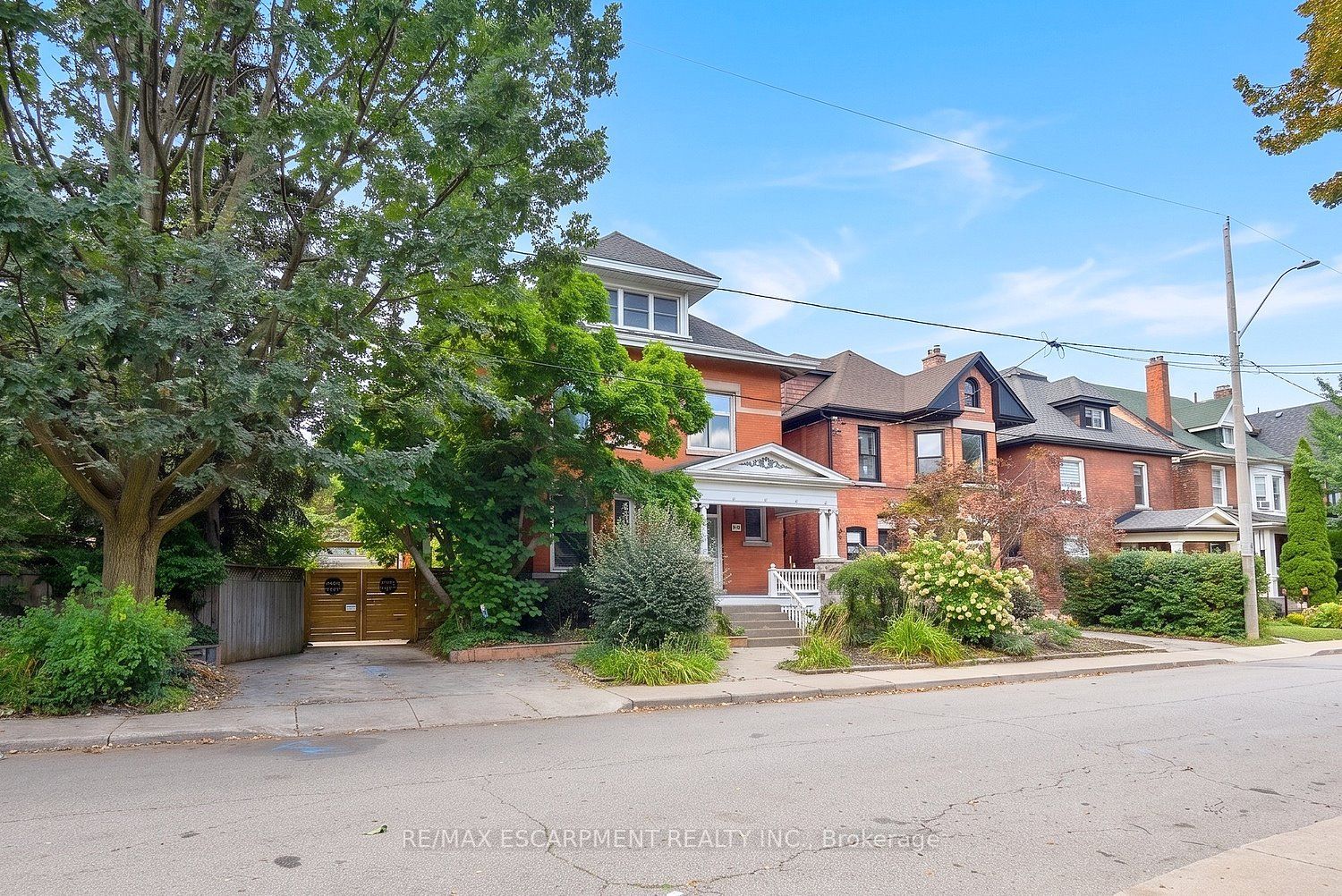 34 Holton Avenue S Property Photo 1