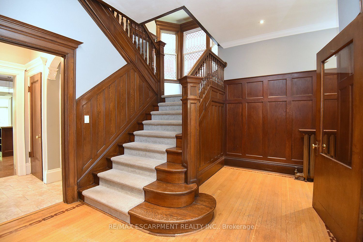 34 Holton Avenue S Property Photo 5