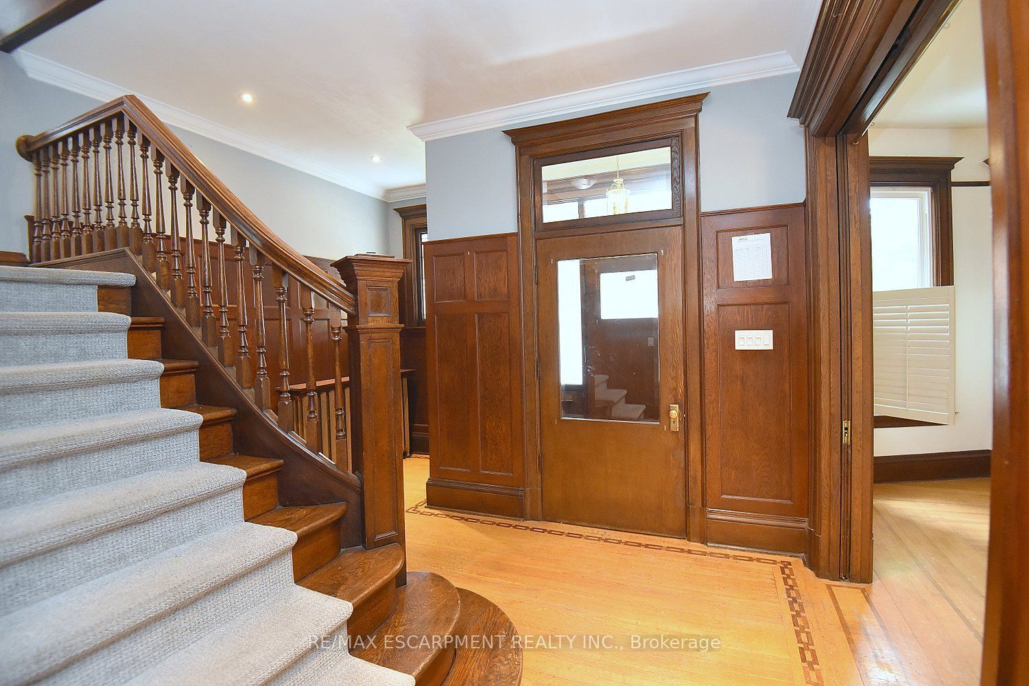 34 Holton Avenue S Property Photo 6