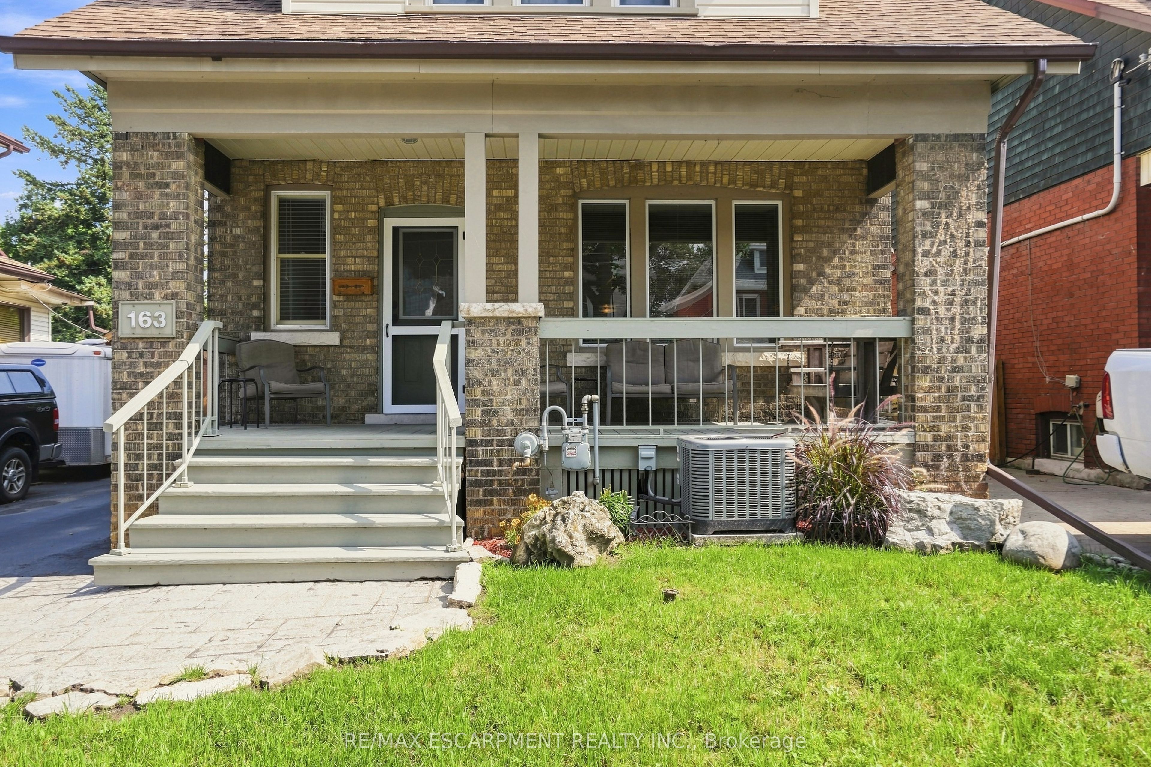 163 Grosvenor Avenue S Property Photo 4