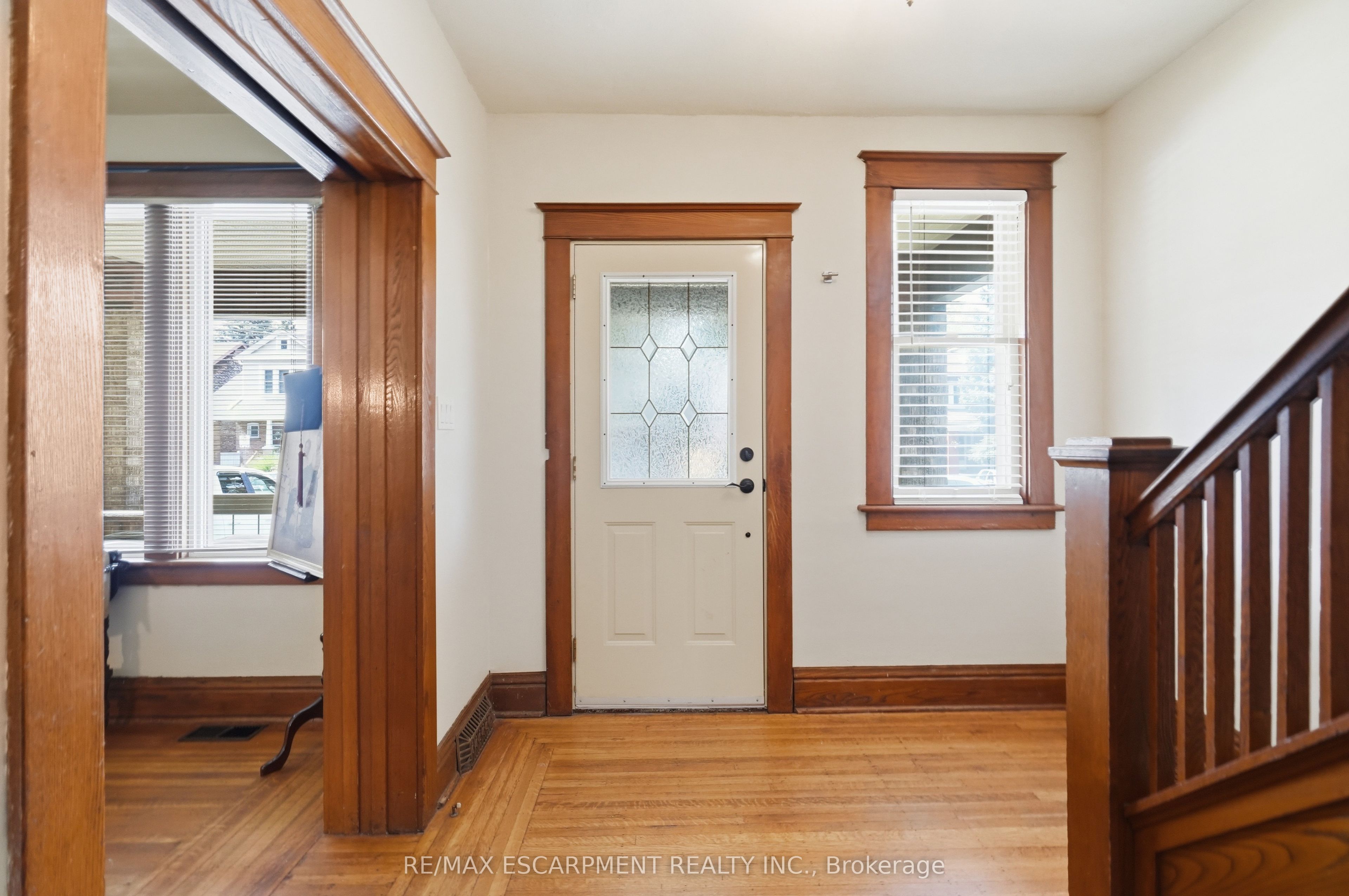 163 Grosvenor Avenue S Property Photo 7
