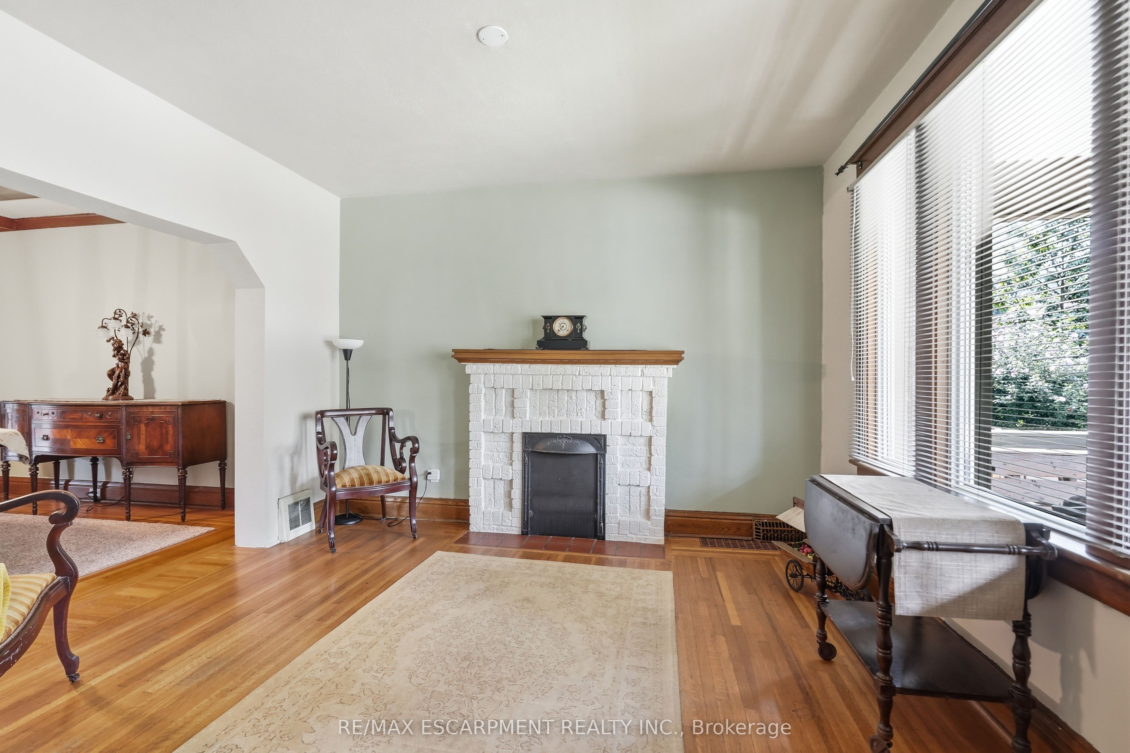 163 Grosvenor Avenue S Property Photo 11