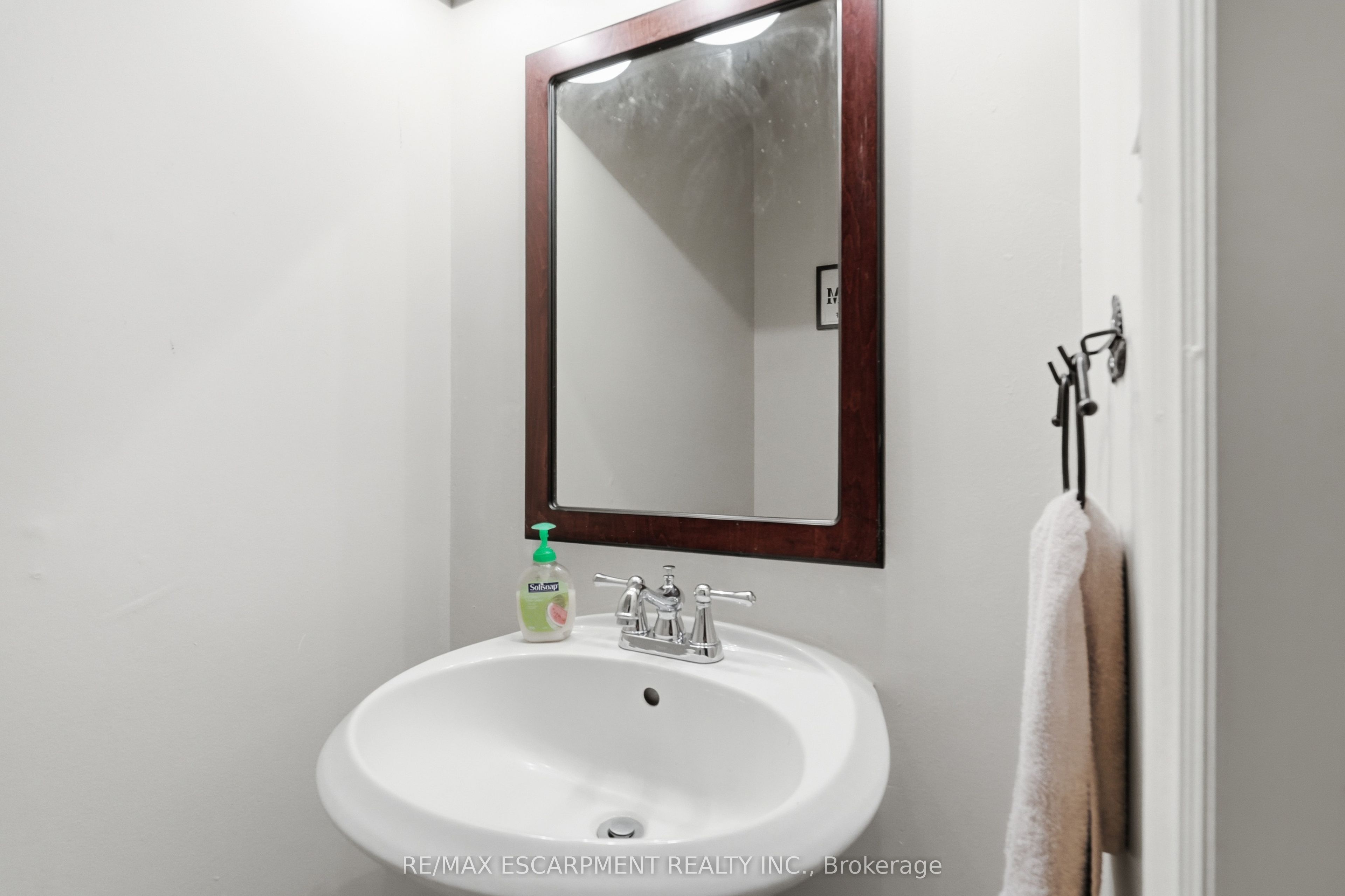 163 Grosvenor Avenue S Property Photo 21