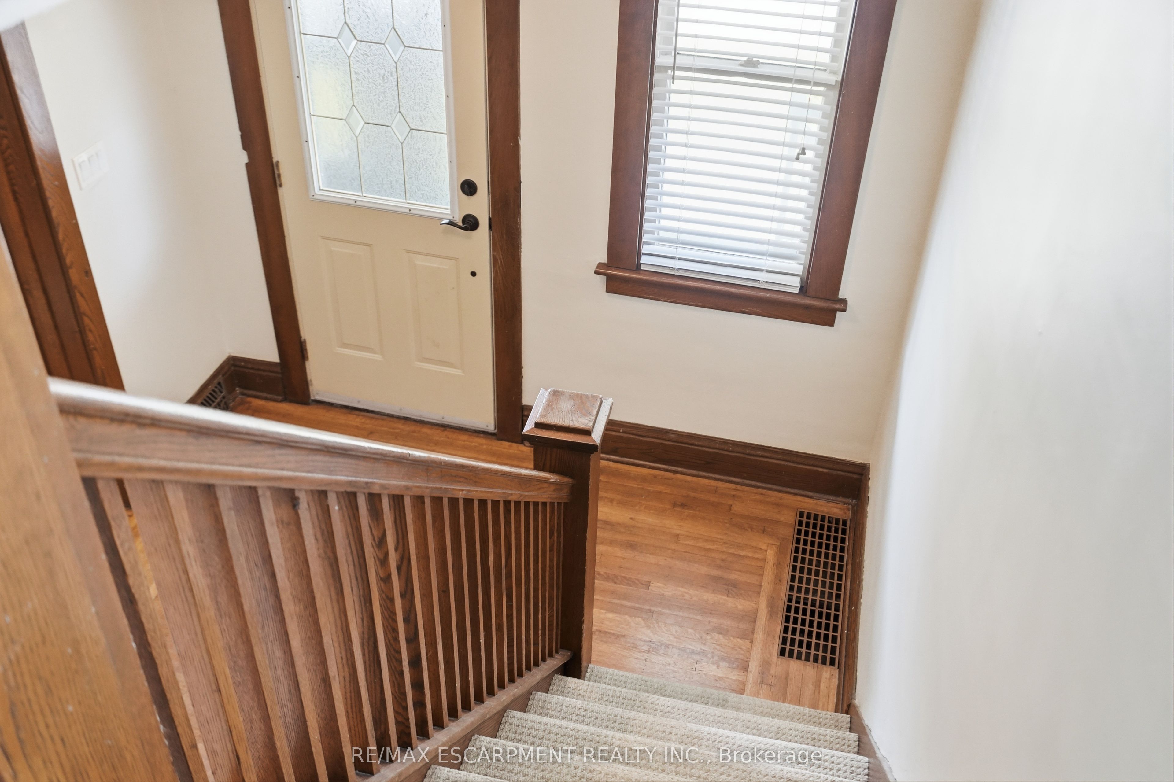 163 Grosvenor Avenue S Property Photo 23