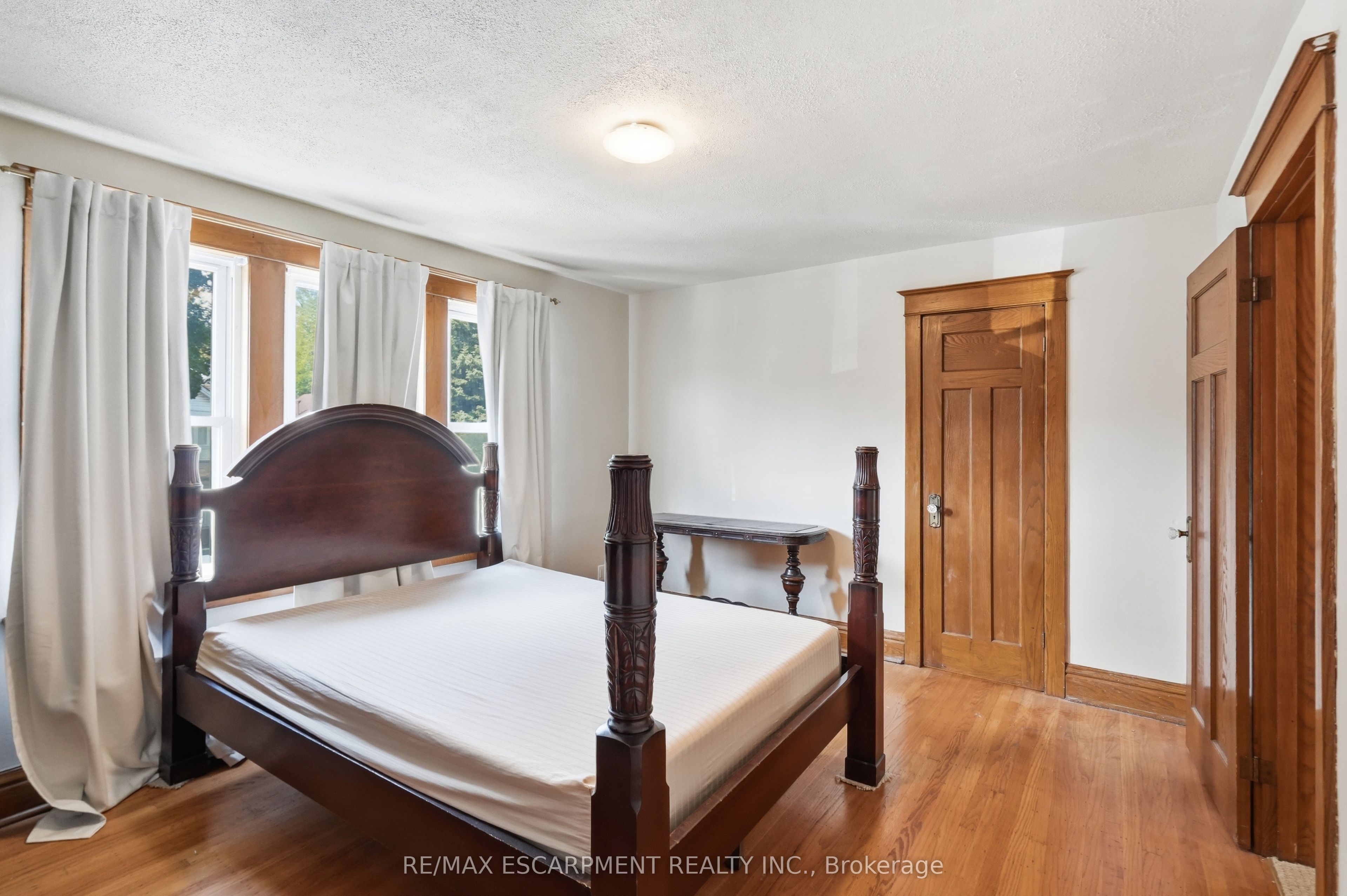 163 Grosvenor Avenue S Property Photo 27