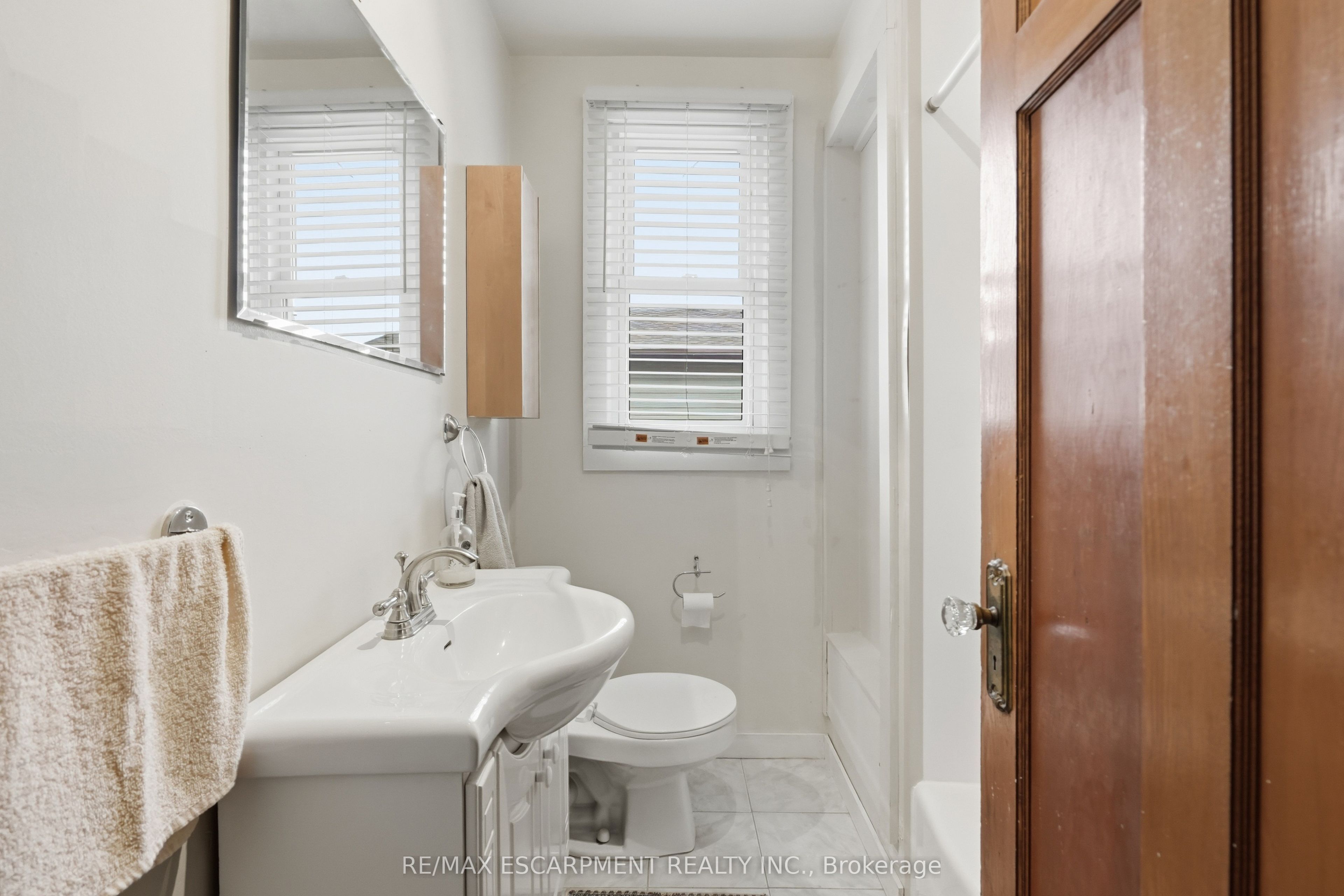 163 Grosvenor Avenue S Property Photo 33