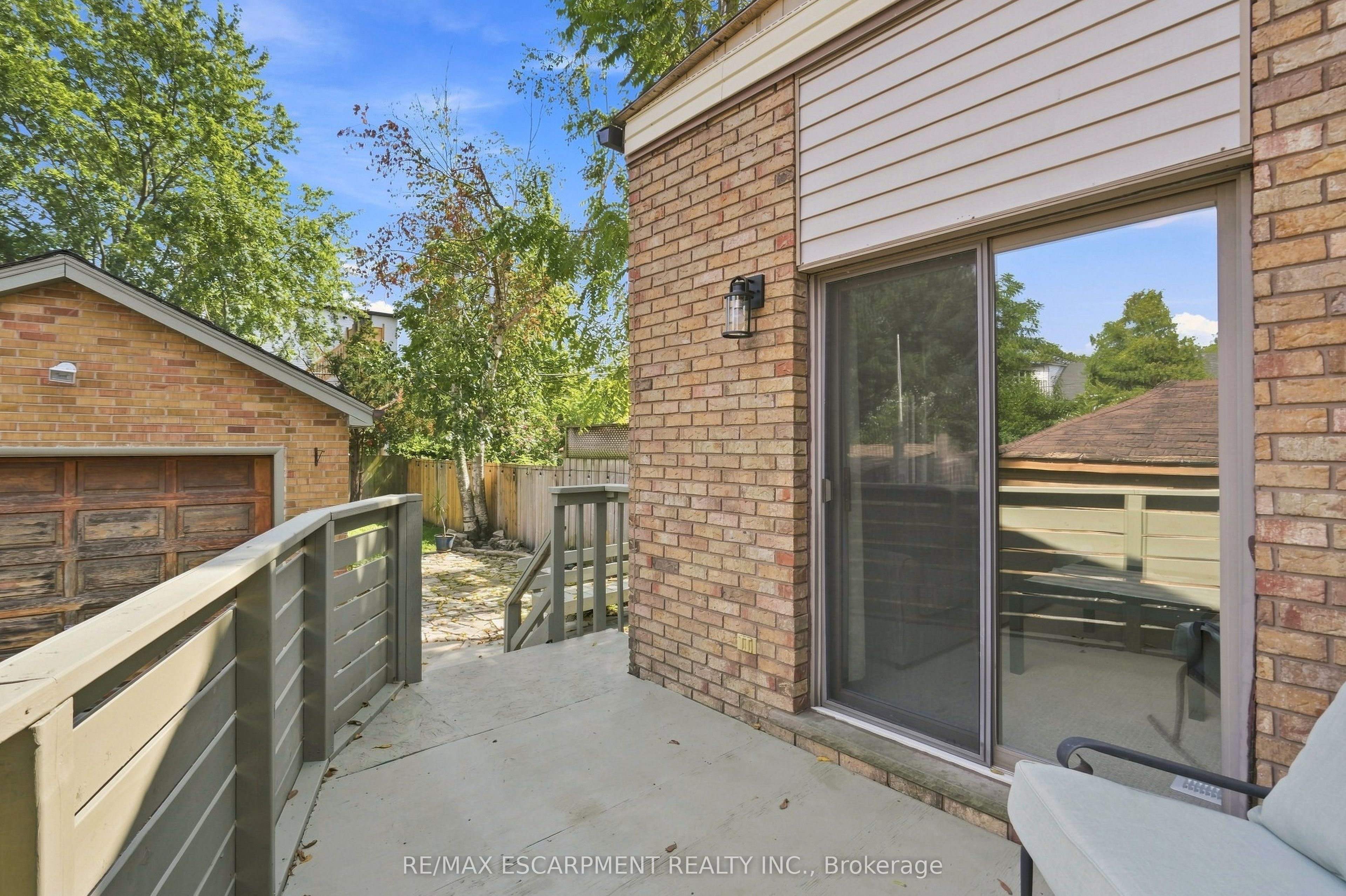 163 Grosvenor Avenue S Property Photo 38
