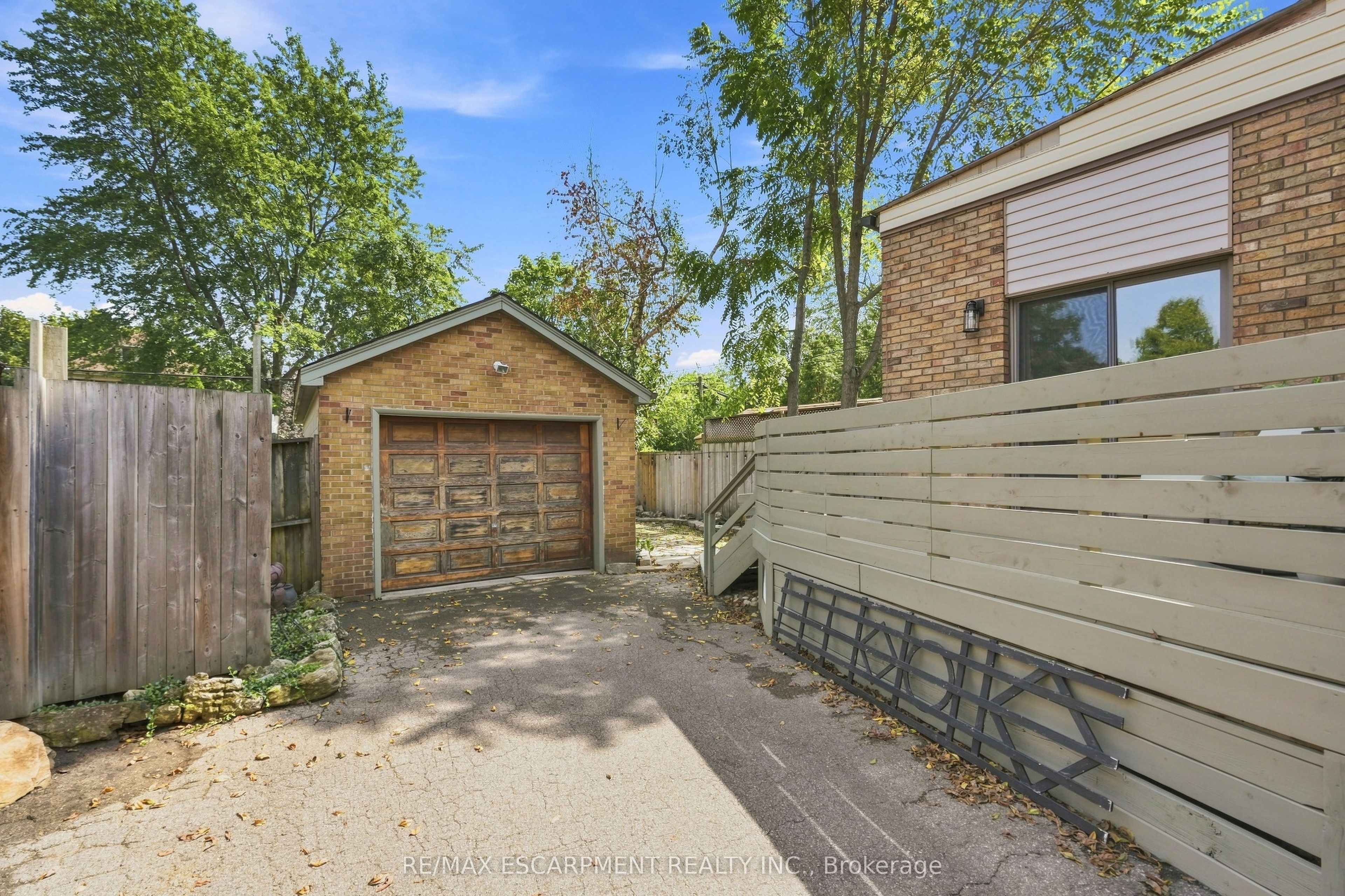 163 Grosvenor Avenue S Property Photo 43